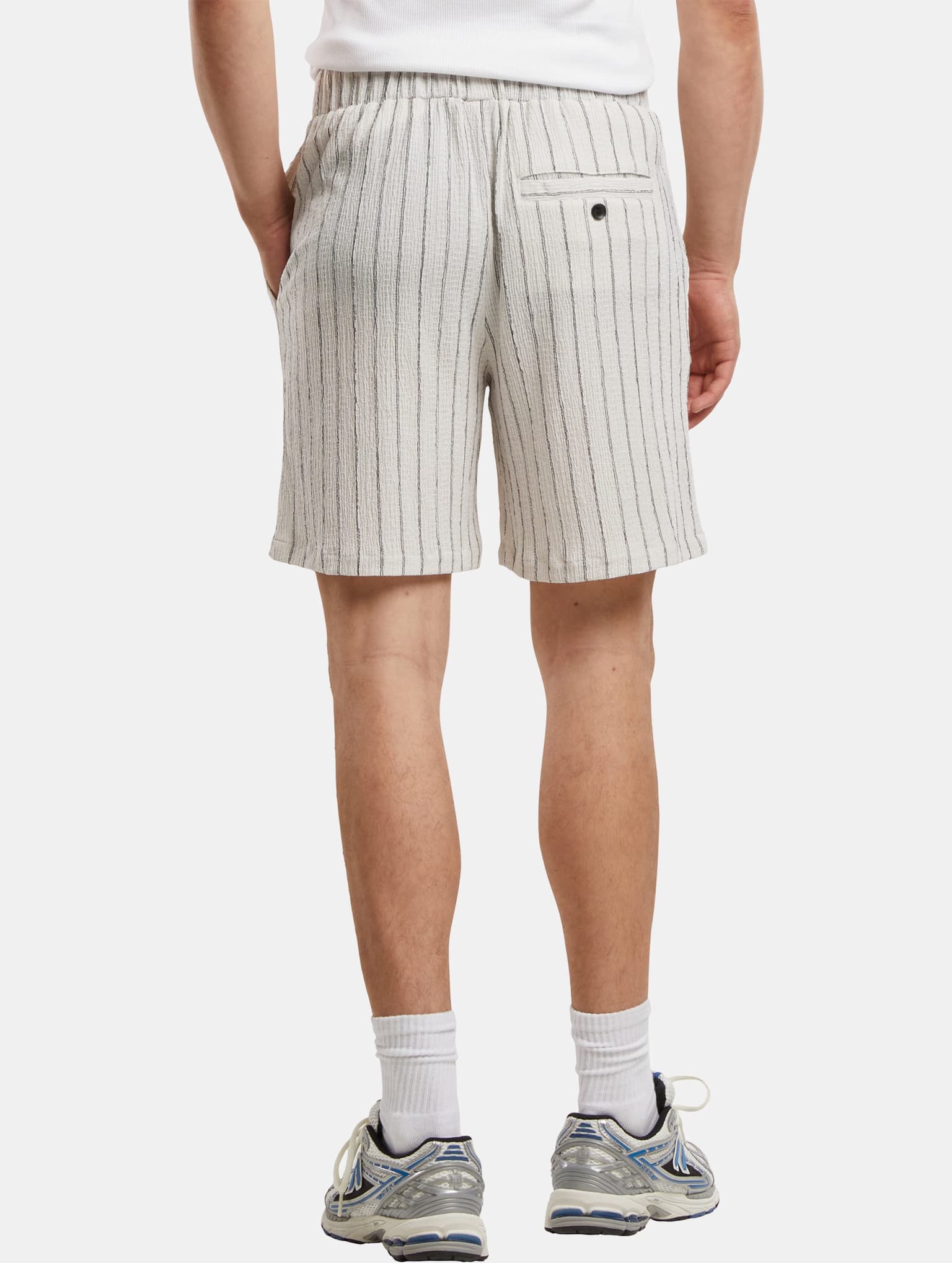 Urban Classics Striped Crinkle Resort Short – Bild 2