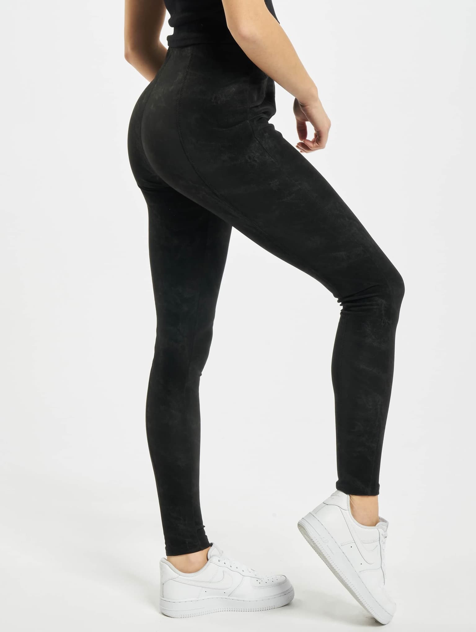 Urban Classics Ladies Washed Faux Leather Pants – Bild 2