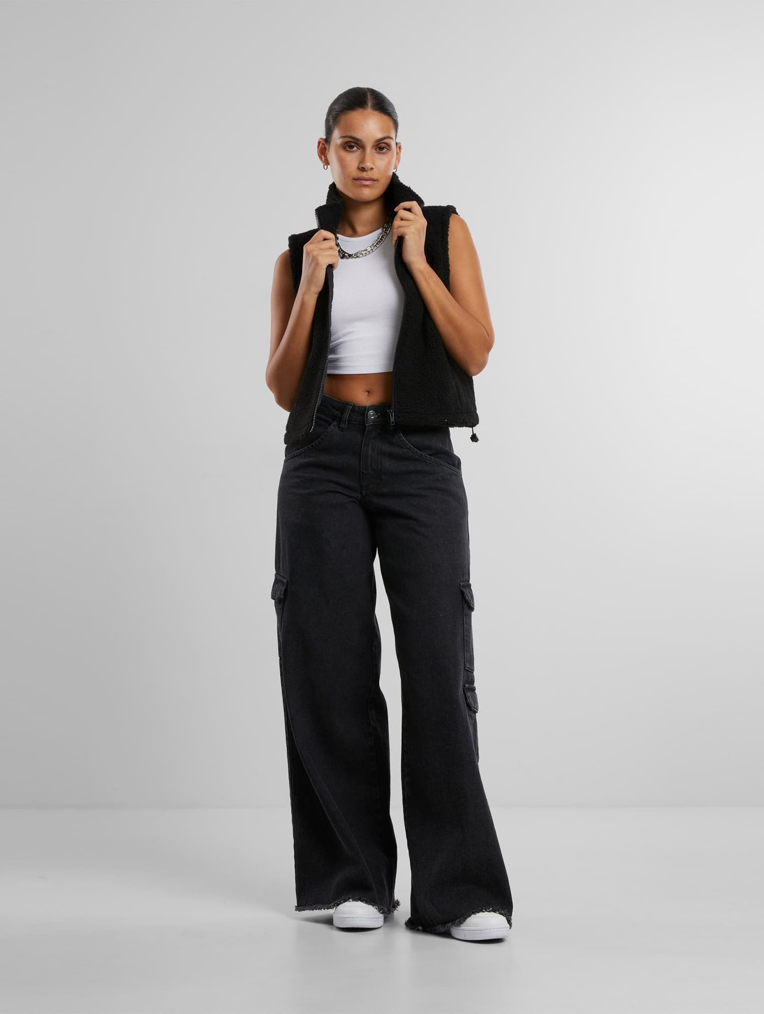 Urban Classics Ladies Short Sherpa Weste – Bild 4