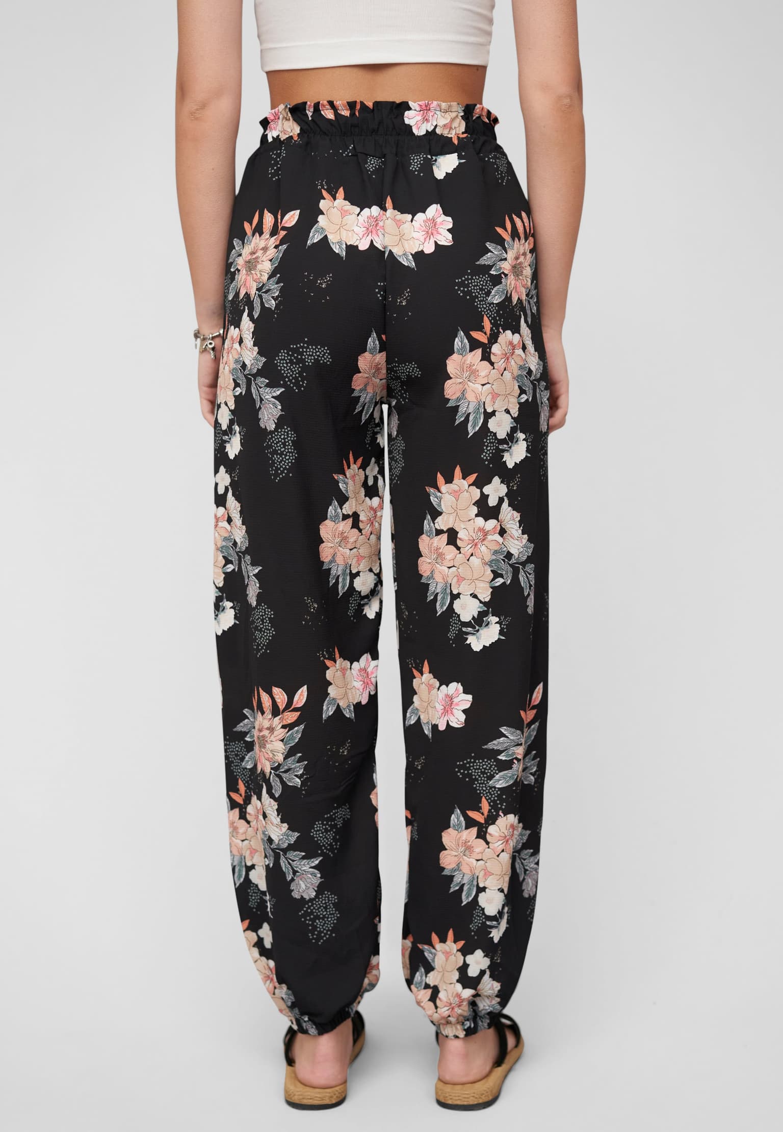Cloud5ive Pants with aop flower print – Bild 2