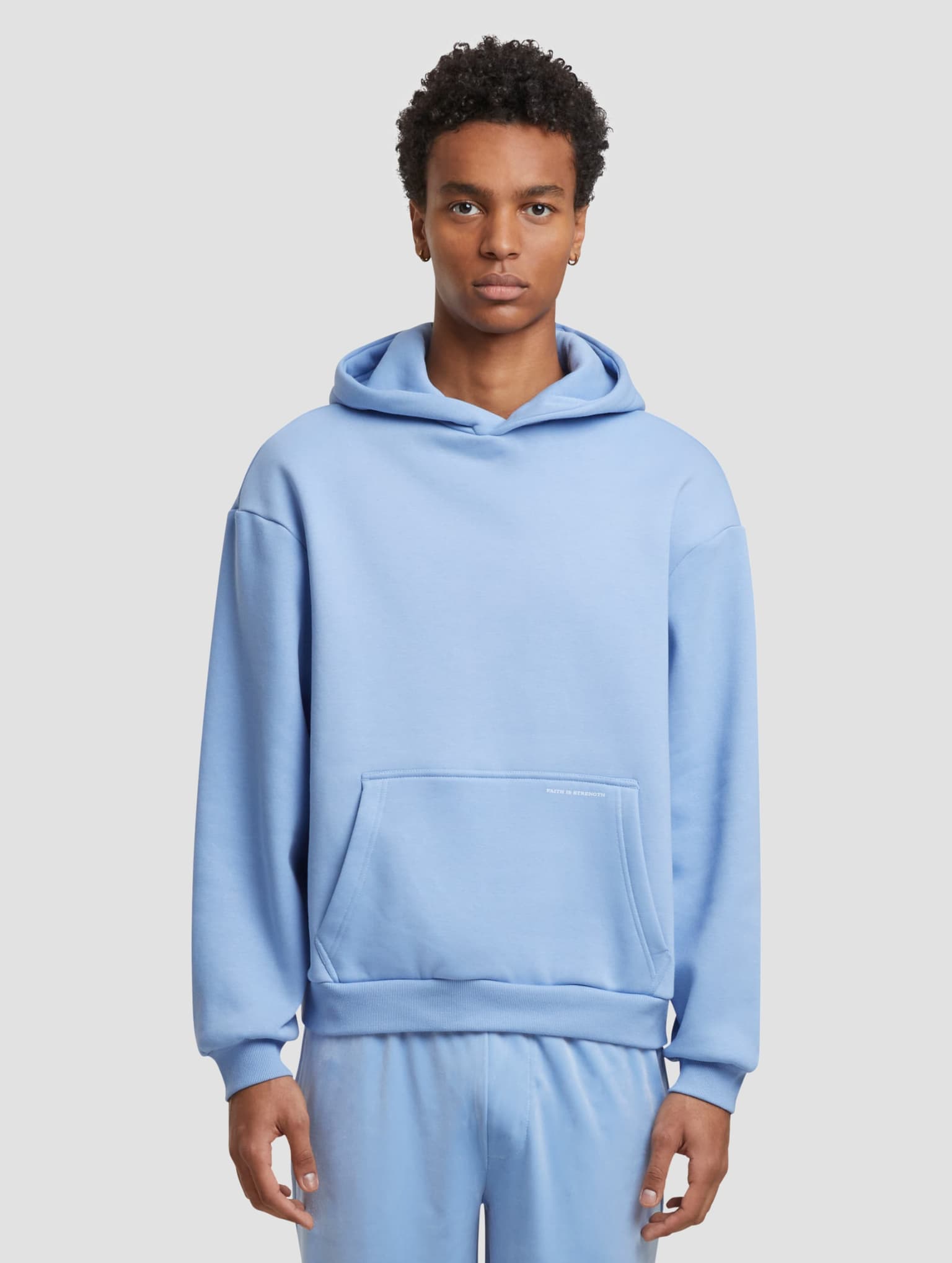 Mister Tee Upscale Faith Is Strength Fluffy Hoody – Bild 3