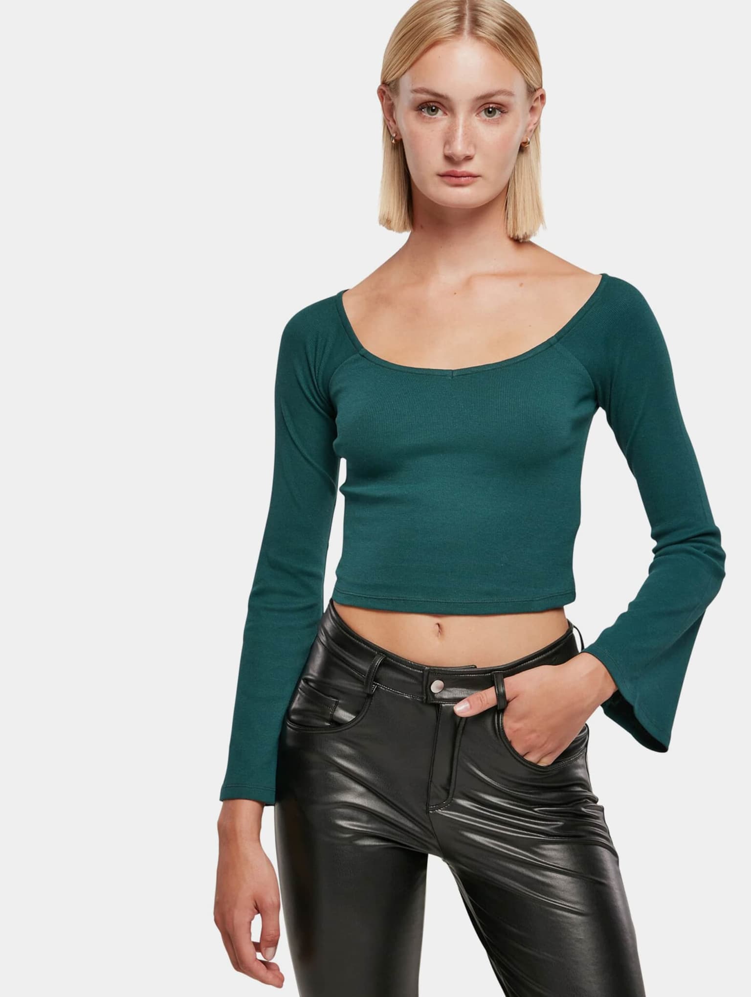 Urban Classics Ladies Short Rib Wide V-Neck Longsleeve