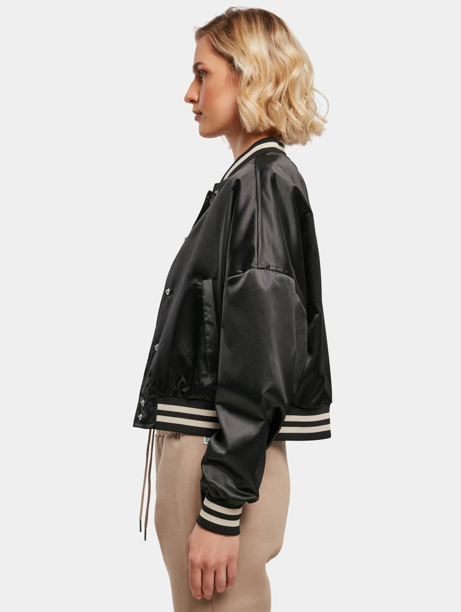 Urban Classics Ladies Short Oversized Satin College Jacket – Bild 3