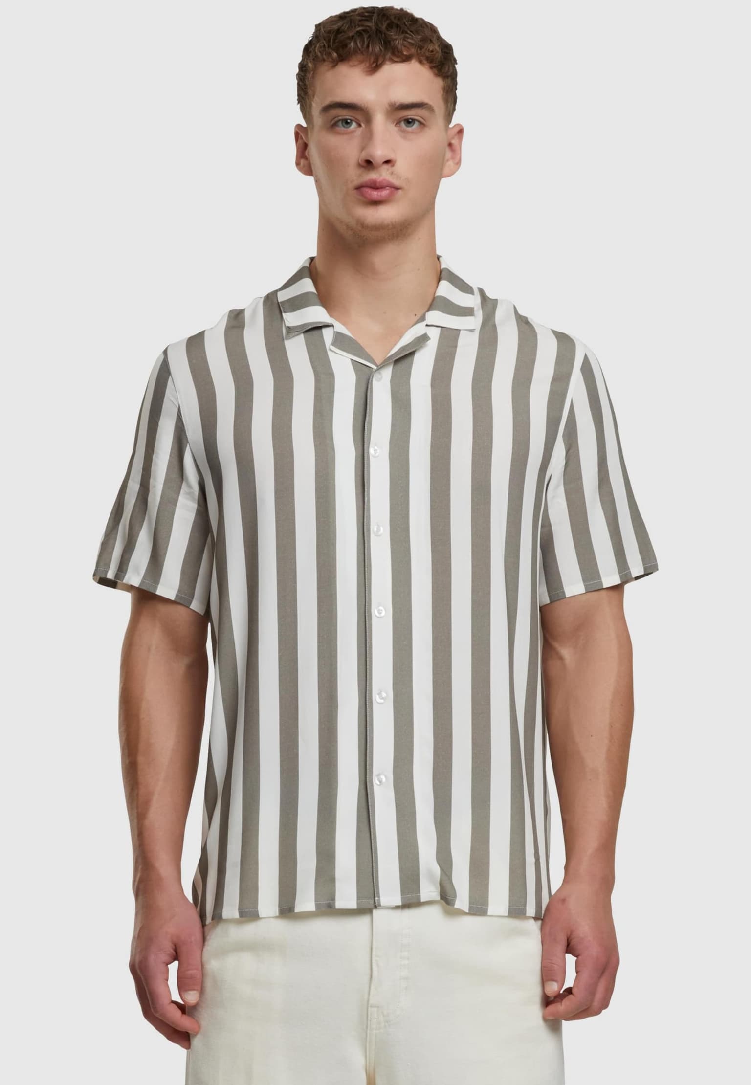 Urban Classics Viscose AOP Resort Shirt – Bild 3
