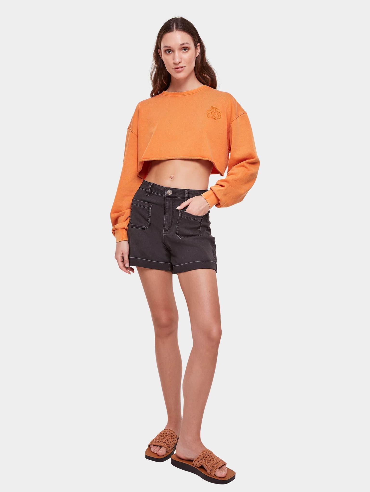 Urban Classics Ladies Cropped Flower Embroidery Terry Crewneck – Bild 4