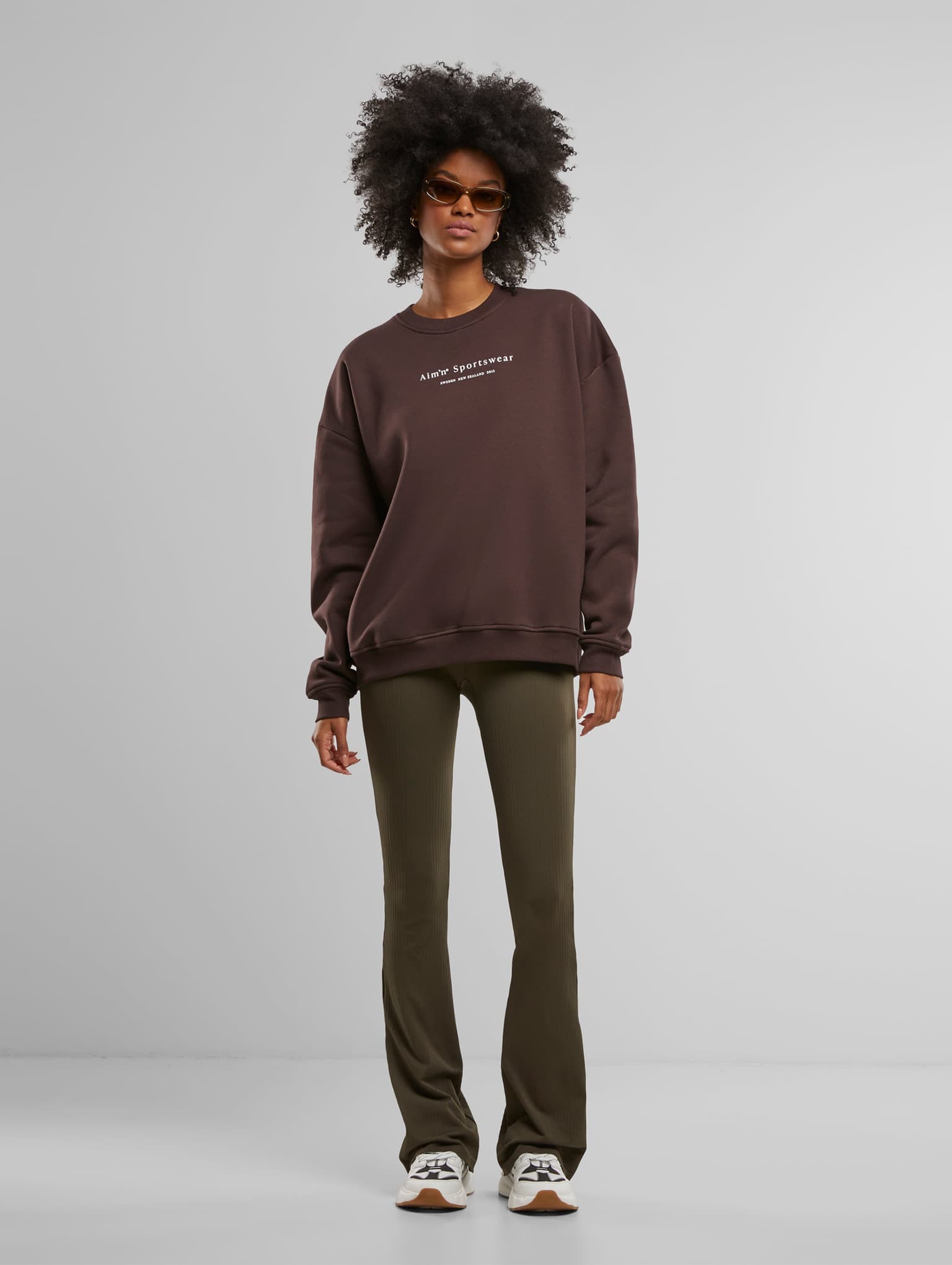 AMN-243-SW -24010379-106 AIMN Serif Sweatshirt – Bild 4