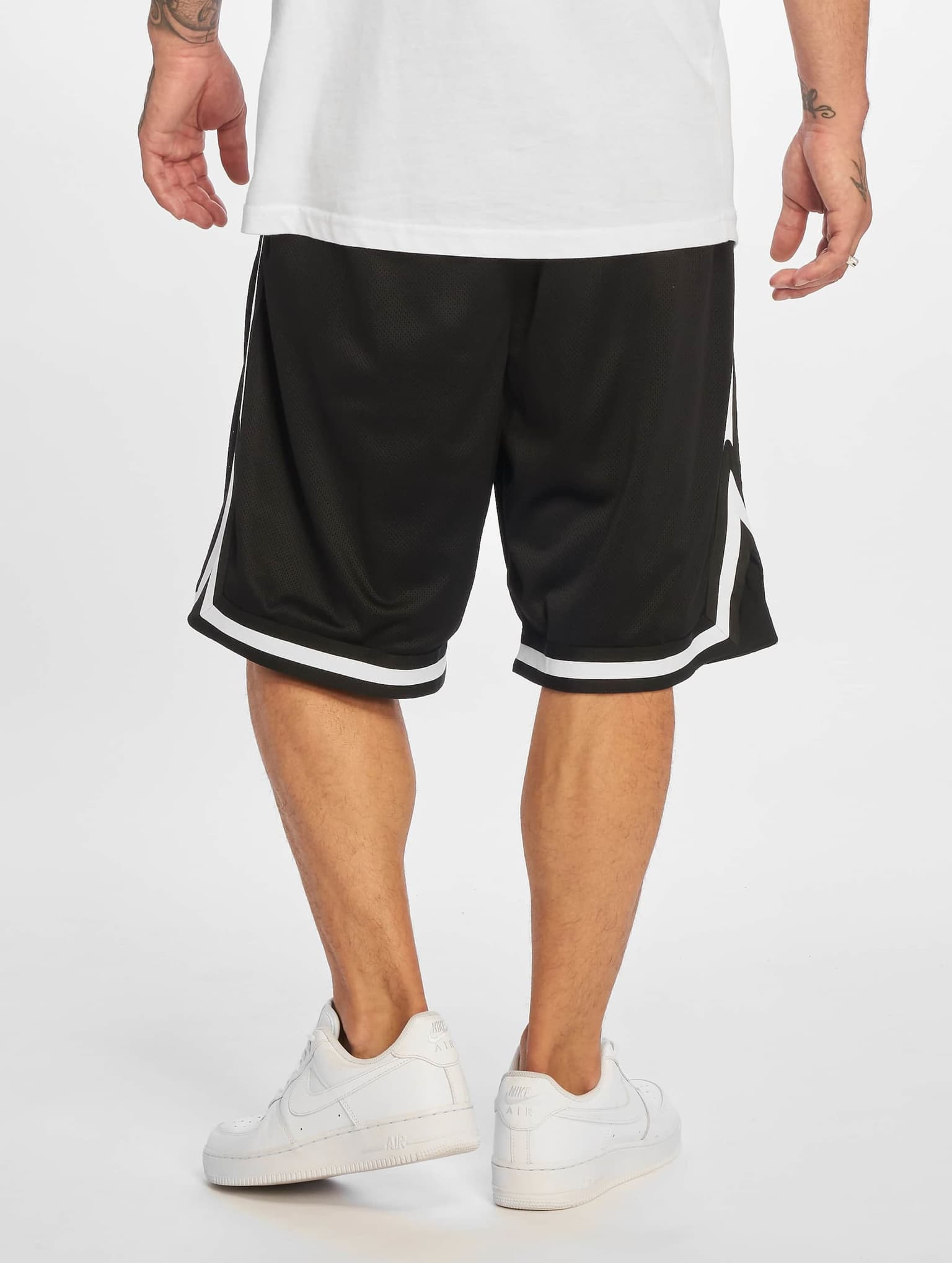 Urban Classics Premium Stripes Mesh Short – Bild 2