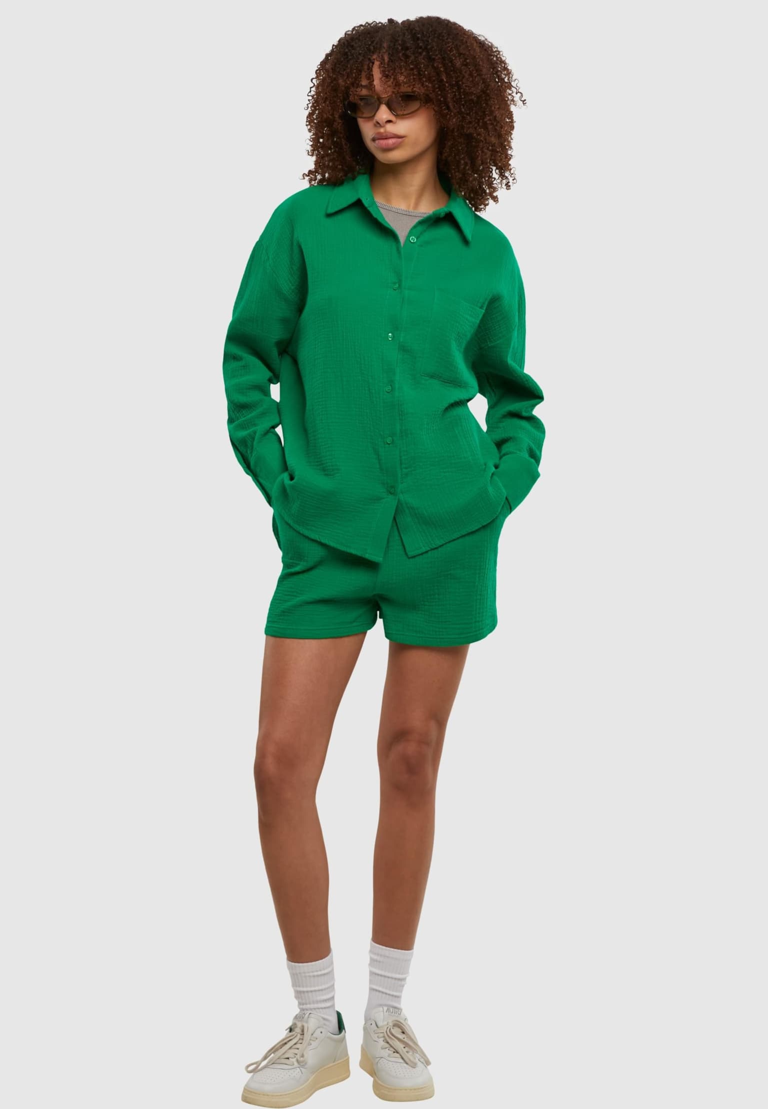 Urban Classics Ladies Oversized Musselin Blouse – Bild 4
