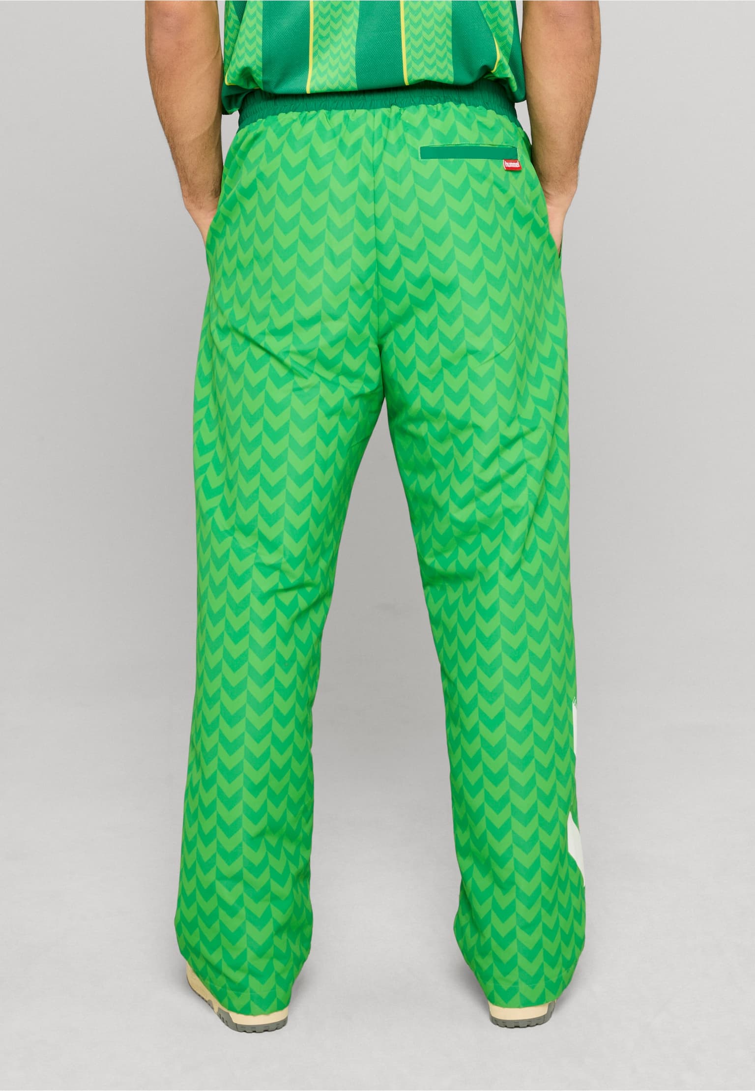 Uludag x Hummel Loose Trackpants – Bild 2