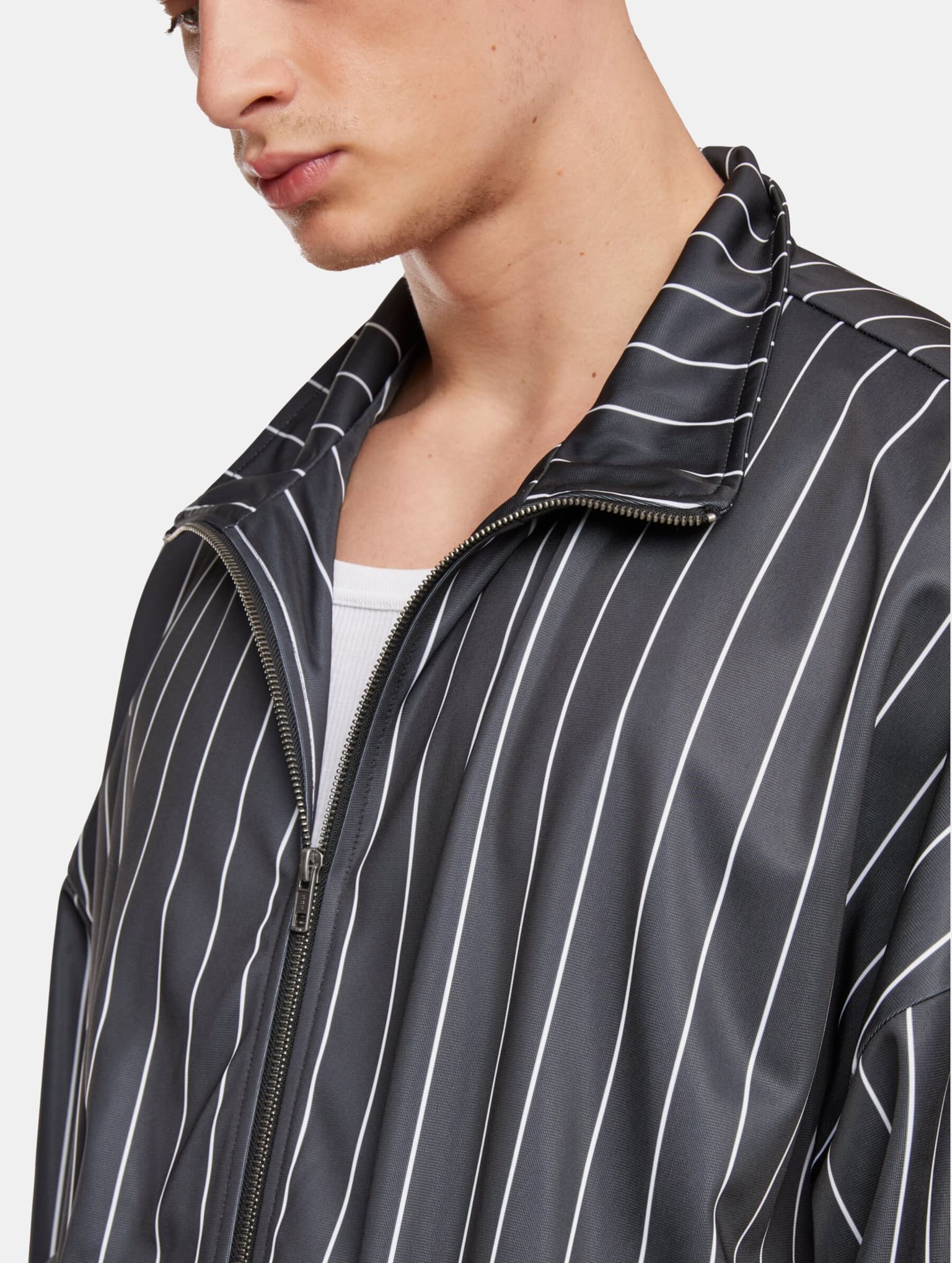 Urban Classics Pinstripe Trackjacket – Bild 4