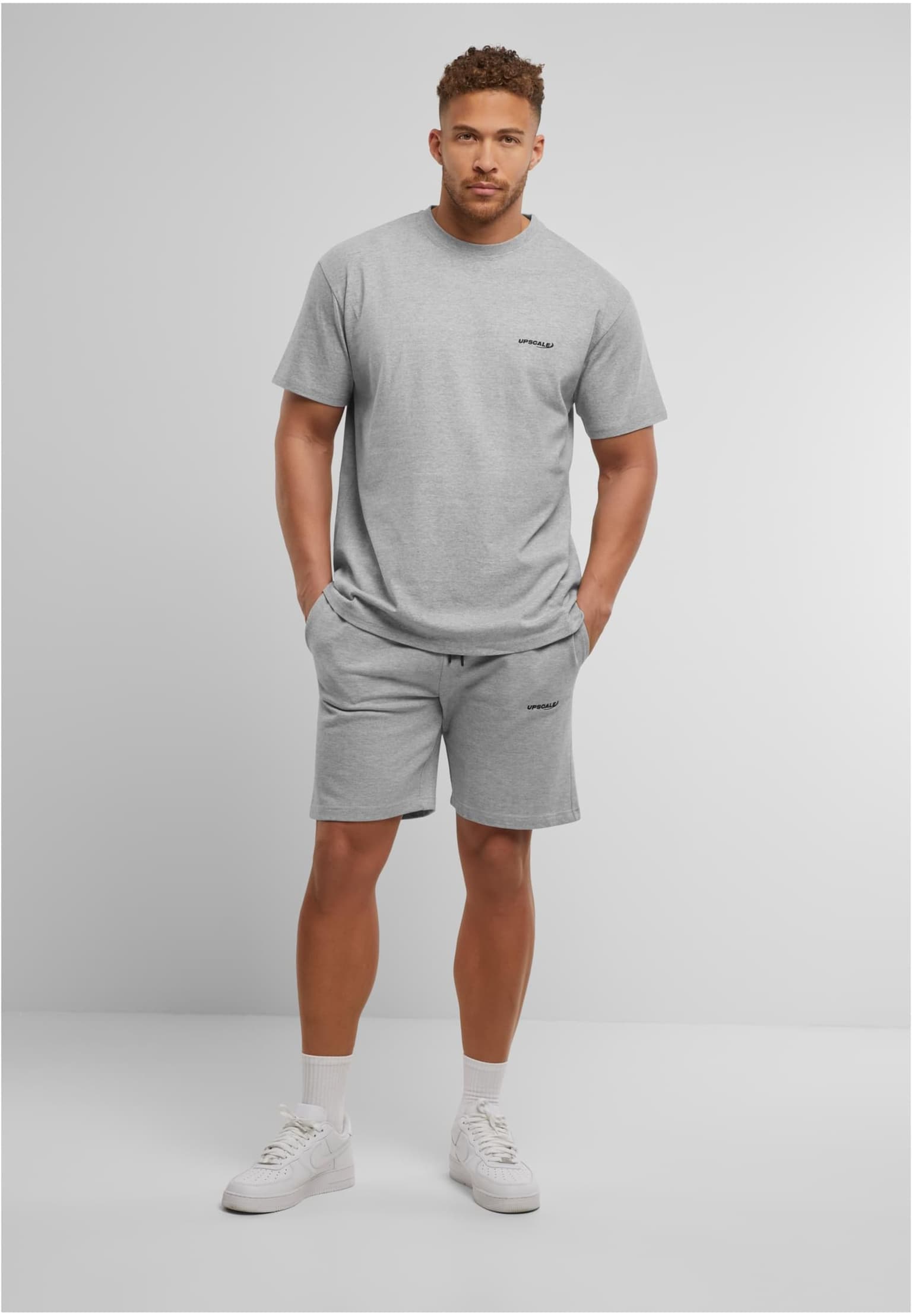 Mister Tee Upscale Core EMB Oversize – Bild 4