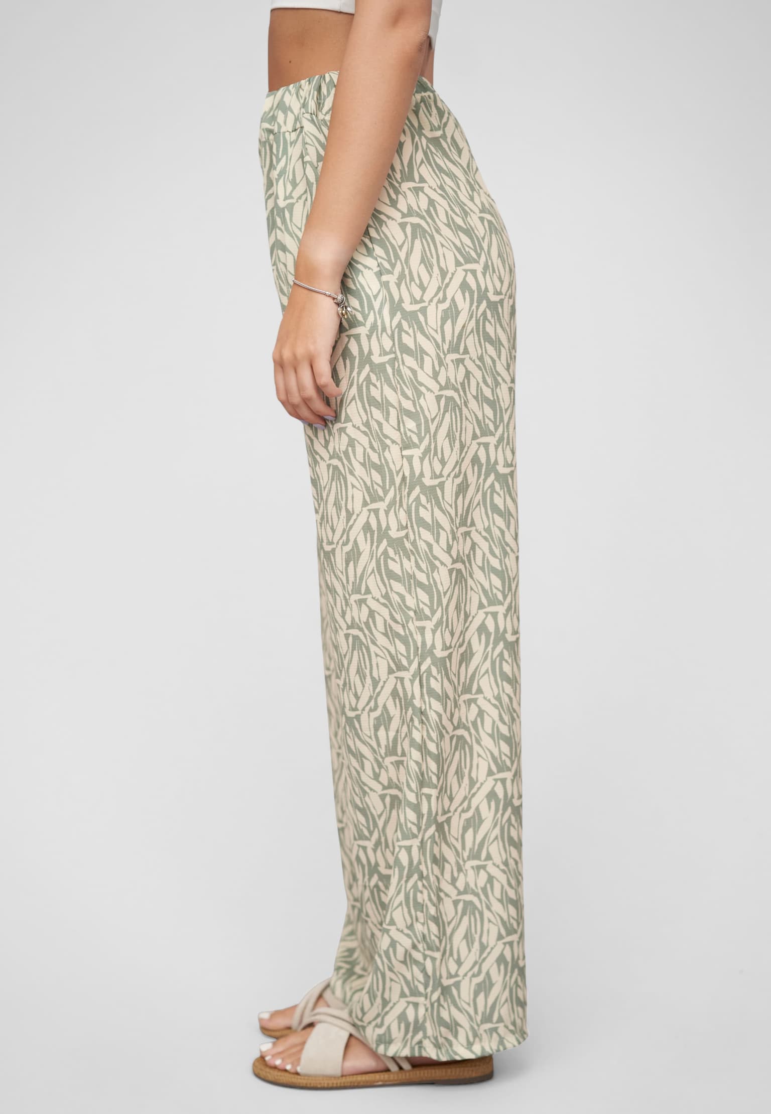 Cloud5ive Summer Pants with aop leaf print – Bild 3