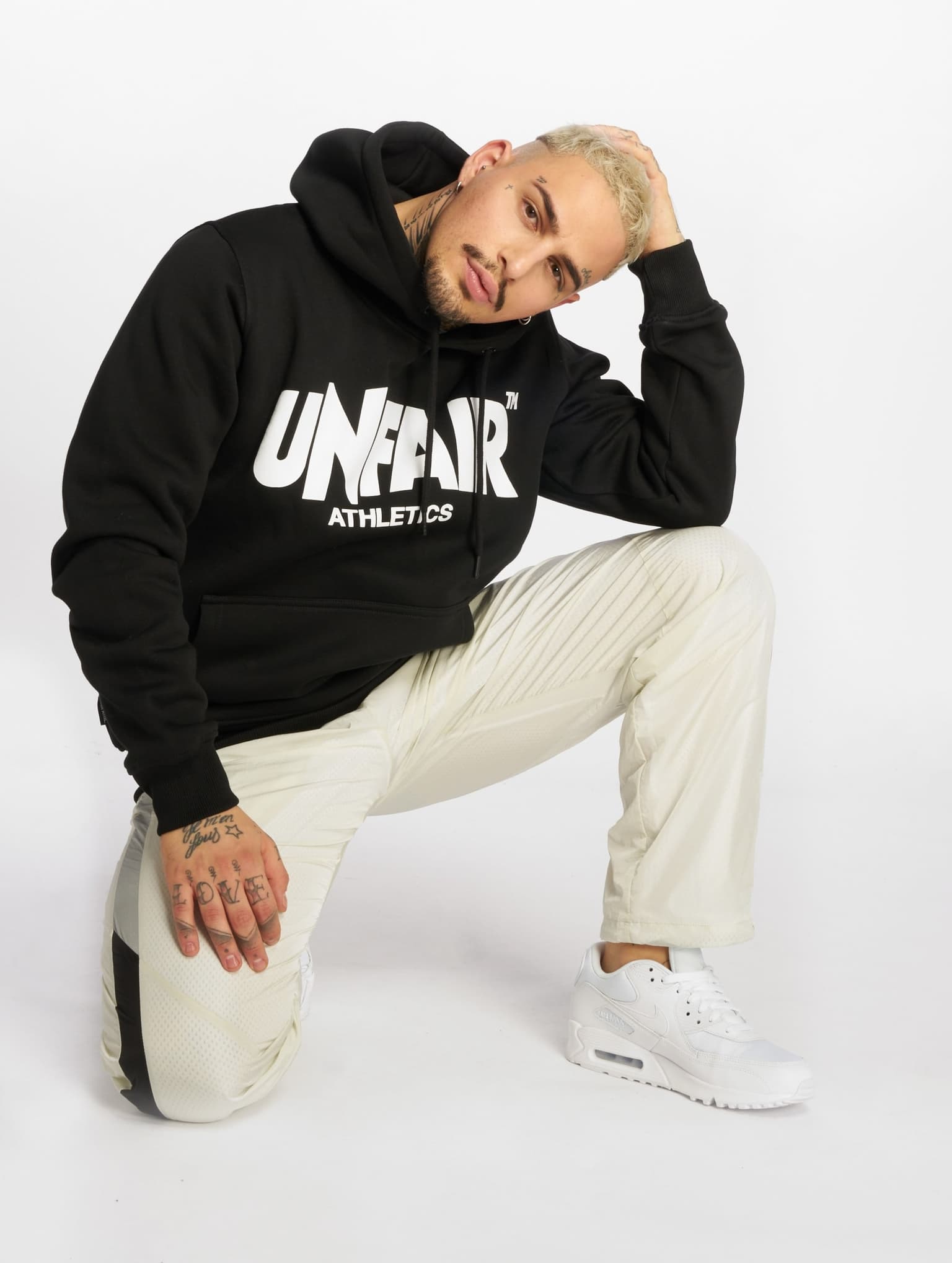 UNFAIR ATHLETICS Classic Label Hoodie – Bild 4