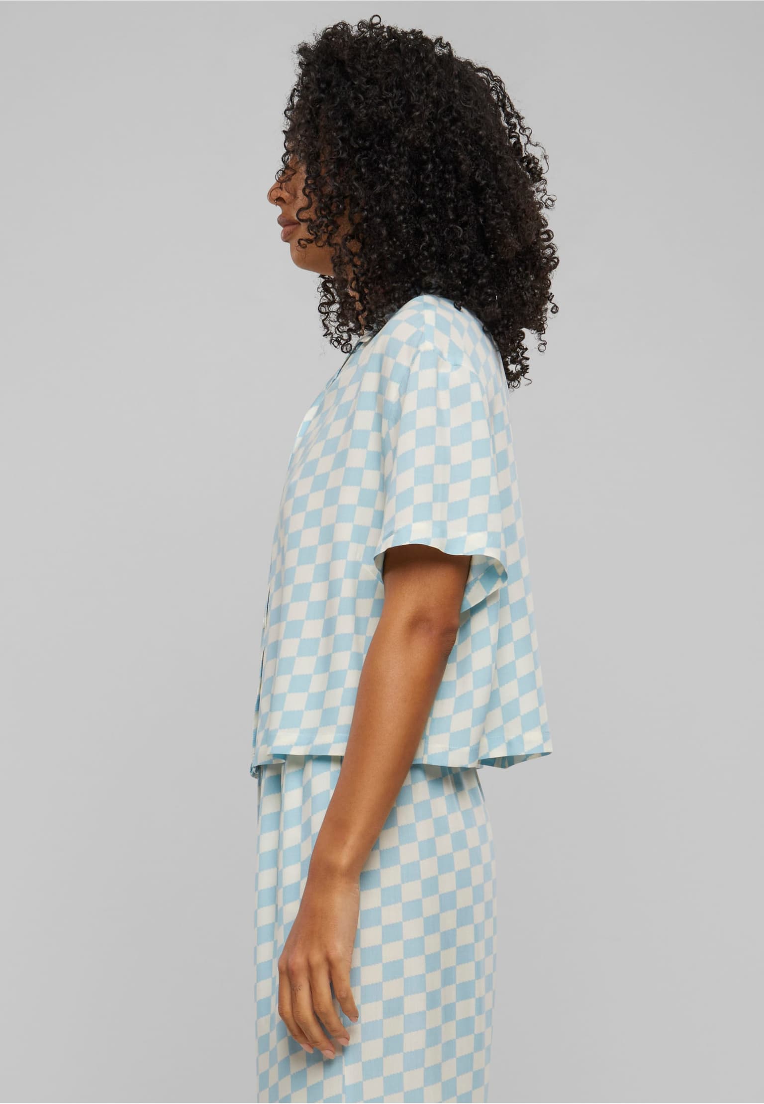 Urban Classics Ladies Viscose Resort Shirt – Bild 3