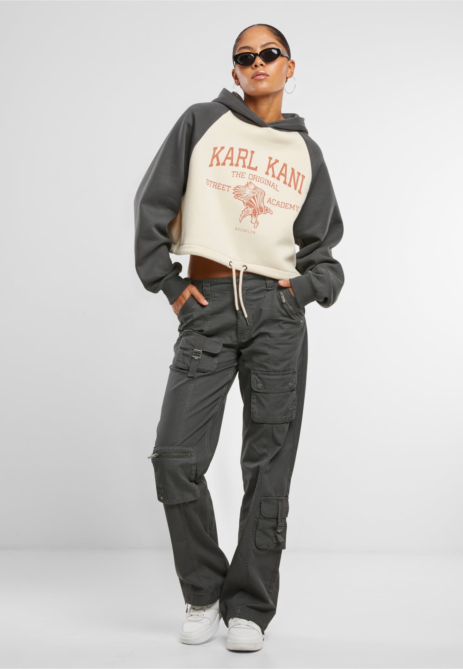 Karl Kani Woven Signature Street Academy Crop Raglan Hoodie – Bild 3