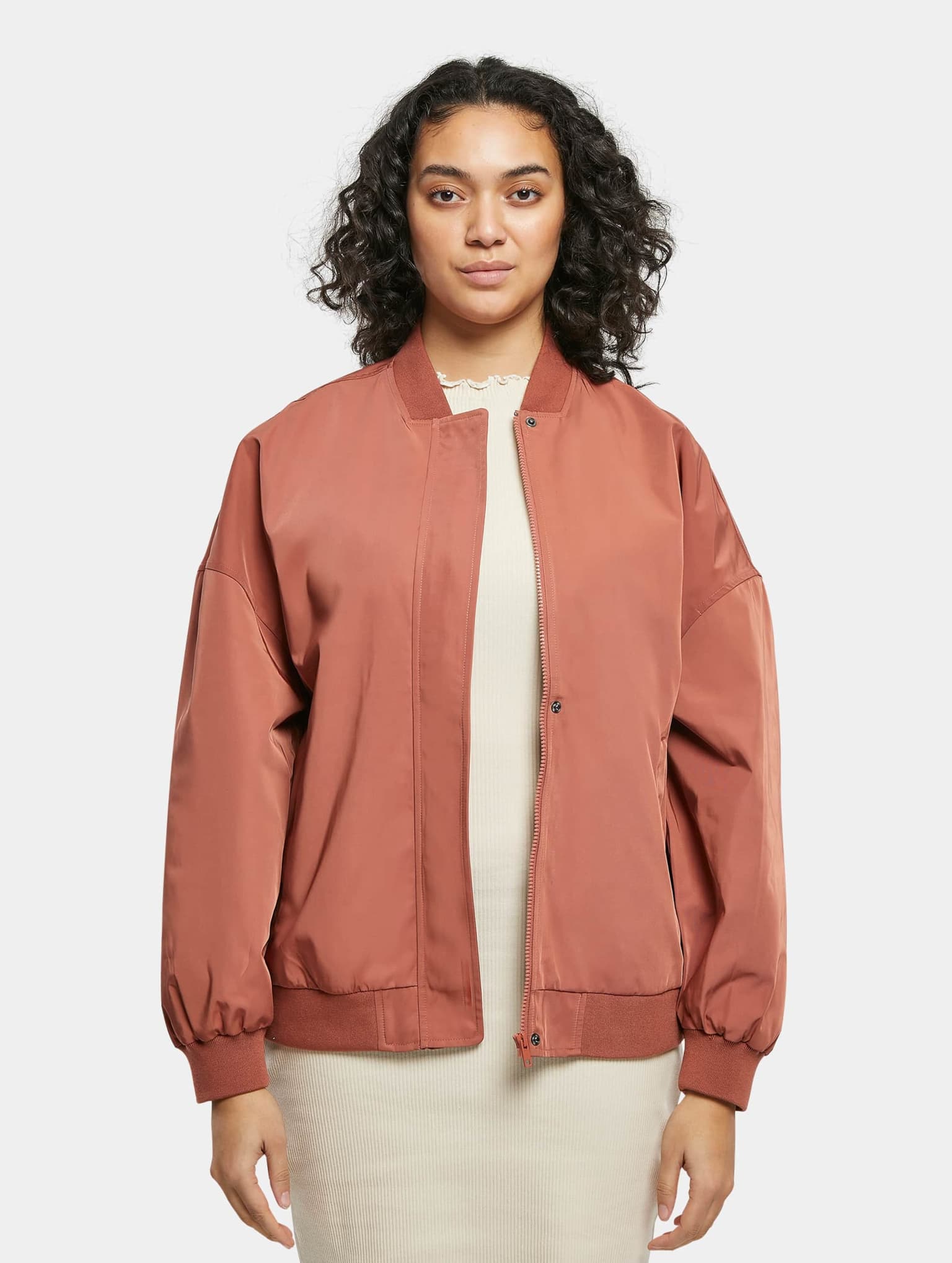Urban Classics Ladies Essentials Oversized Light Bomber Jacket – Bild 3