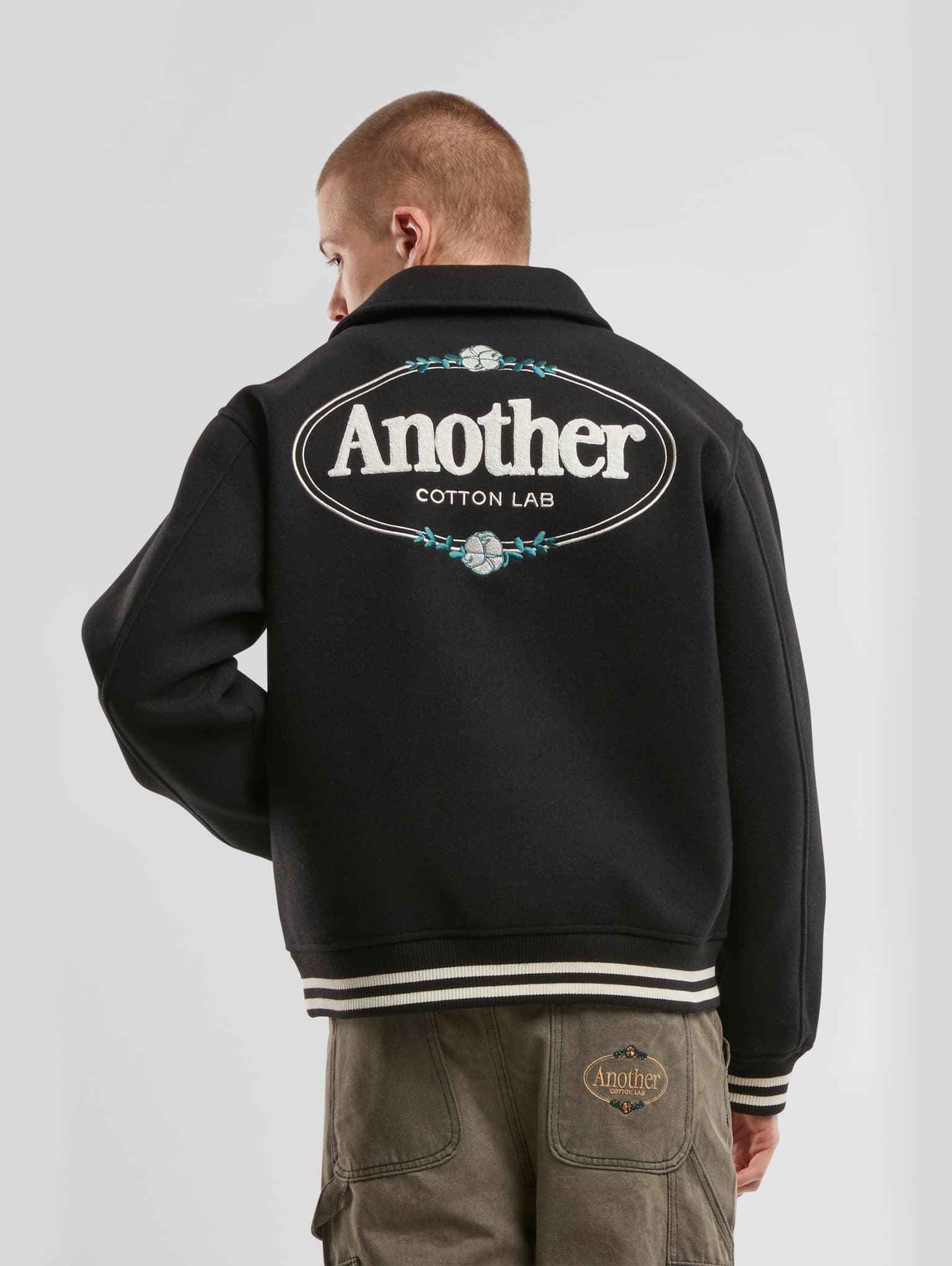 Another Cotton Lab Chest Logo College Jacke – Bild 3