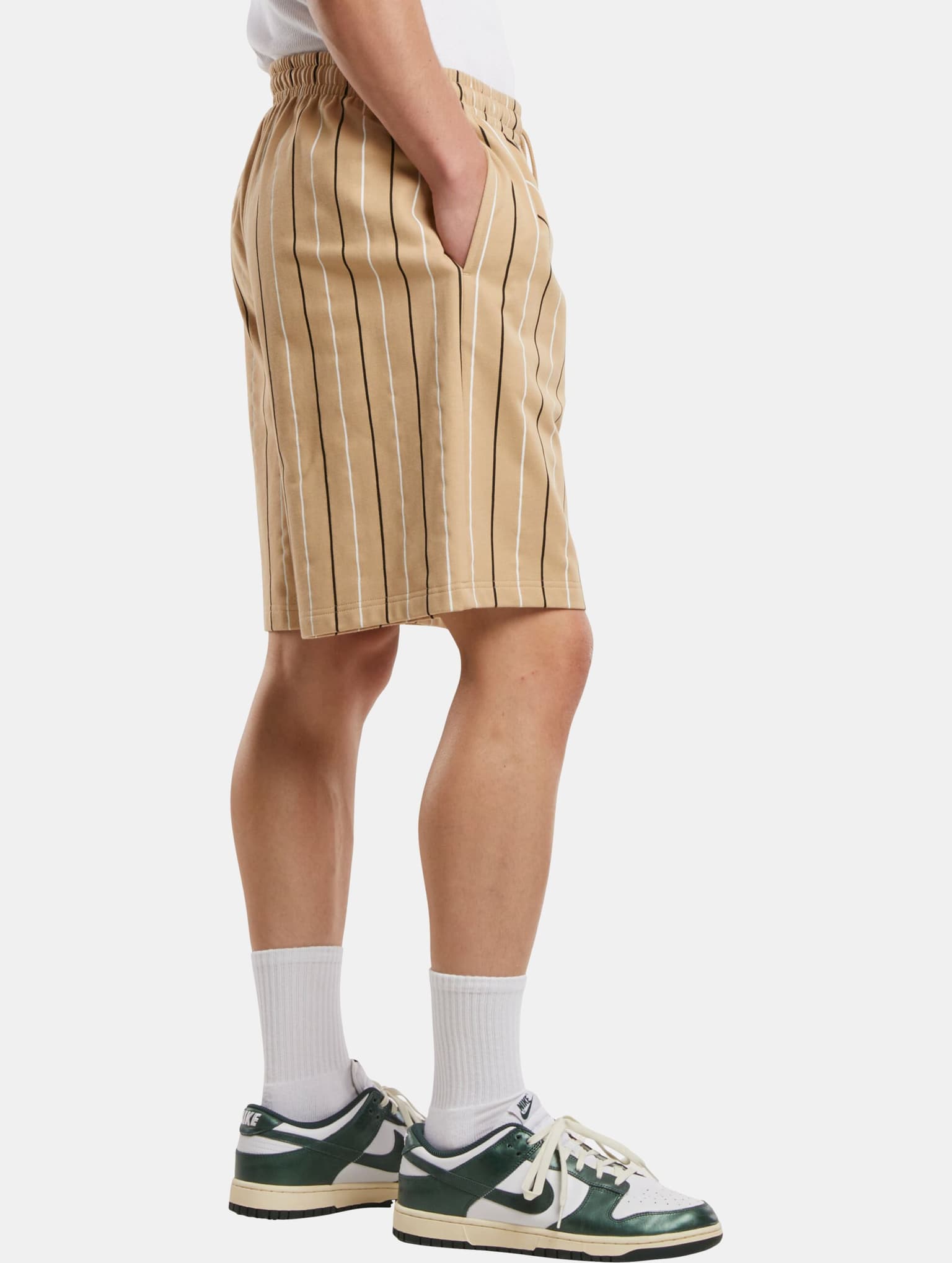 Urban Classics Printed Pinstripe Short – Bild 4