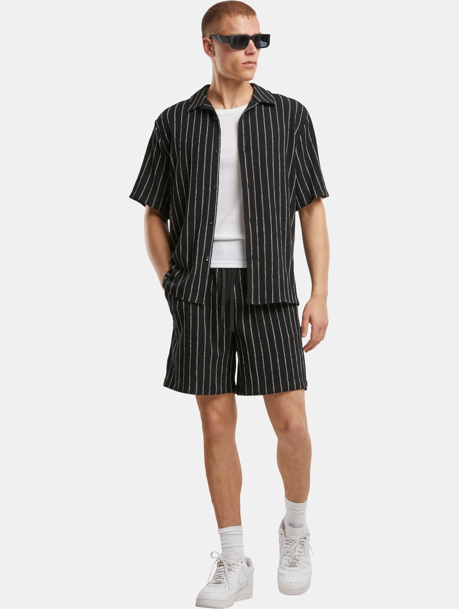 Urban Classics Striped Crinkle Resort Short – Bild 4