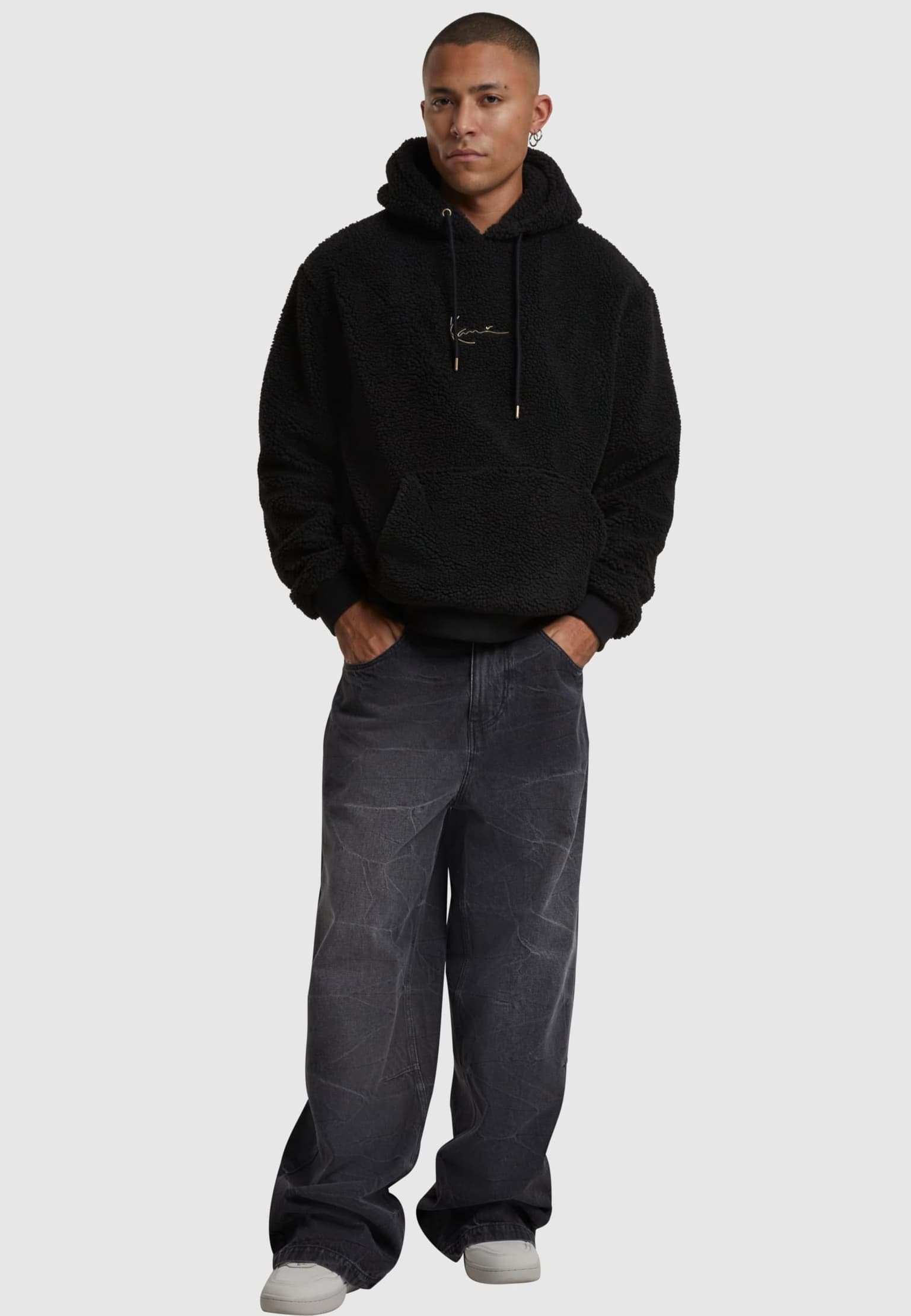 Karl Kani KM213-064-3 SMALL SIGNATURE TEDDY HOODIE BLACK – Bild 4