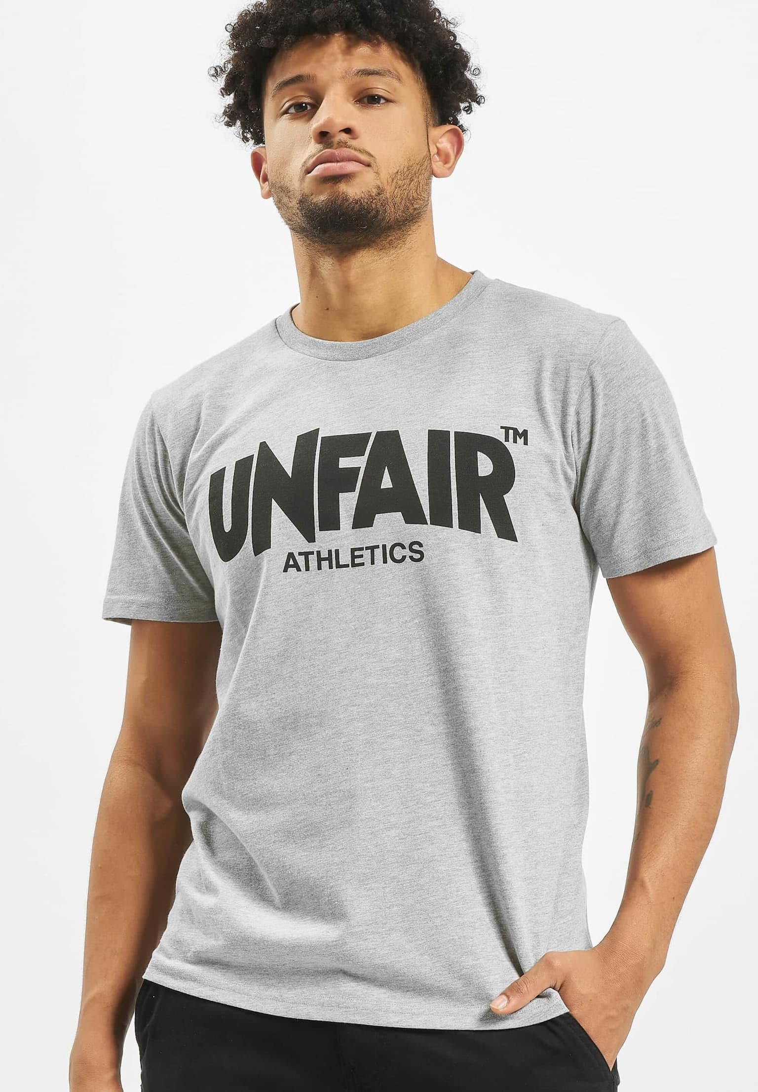 UNFAIR ATHLETICS Classic Label T-Shirt – Bild 3