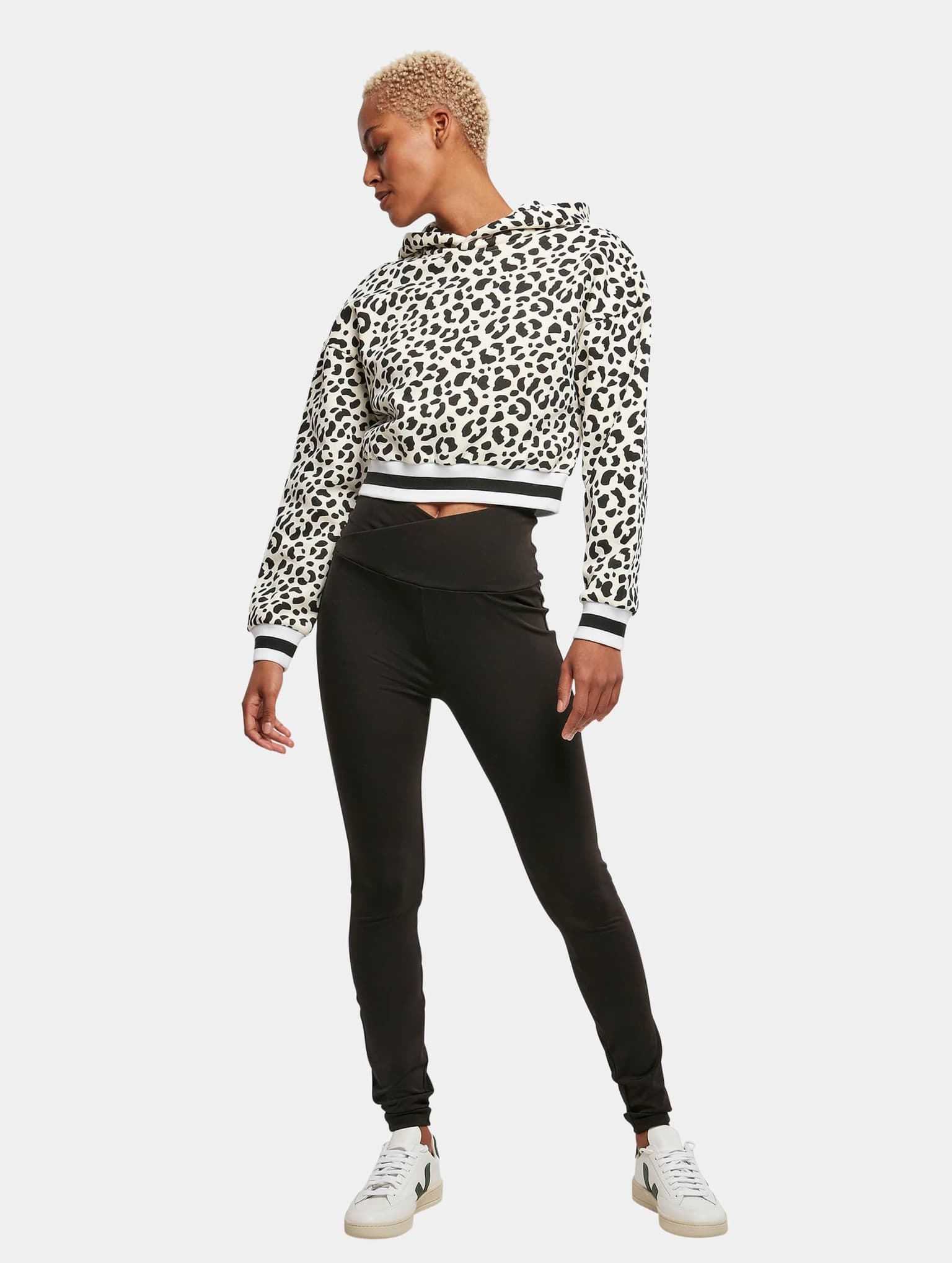 Urban Classics Ladies Short AOP College Hoody – Bild 4