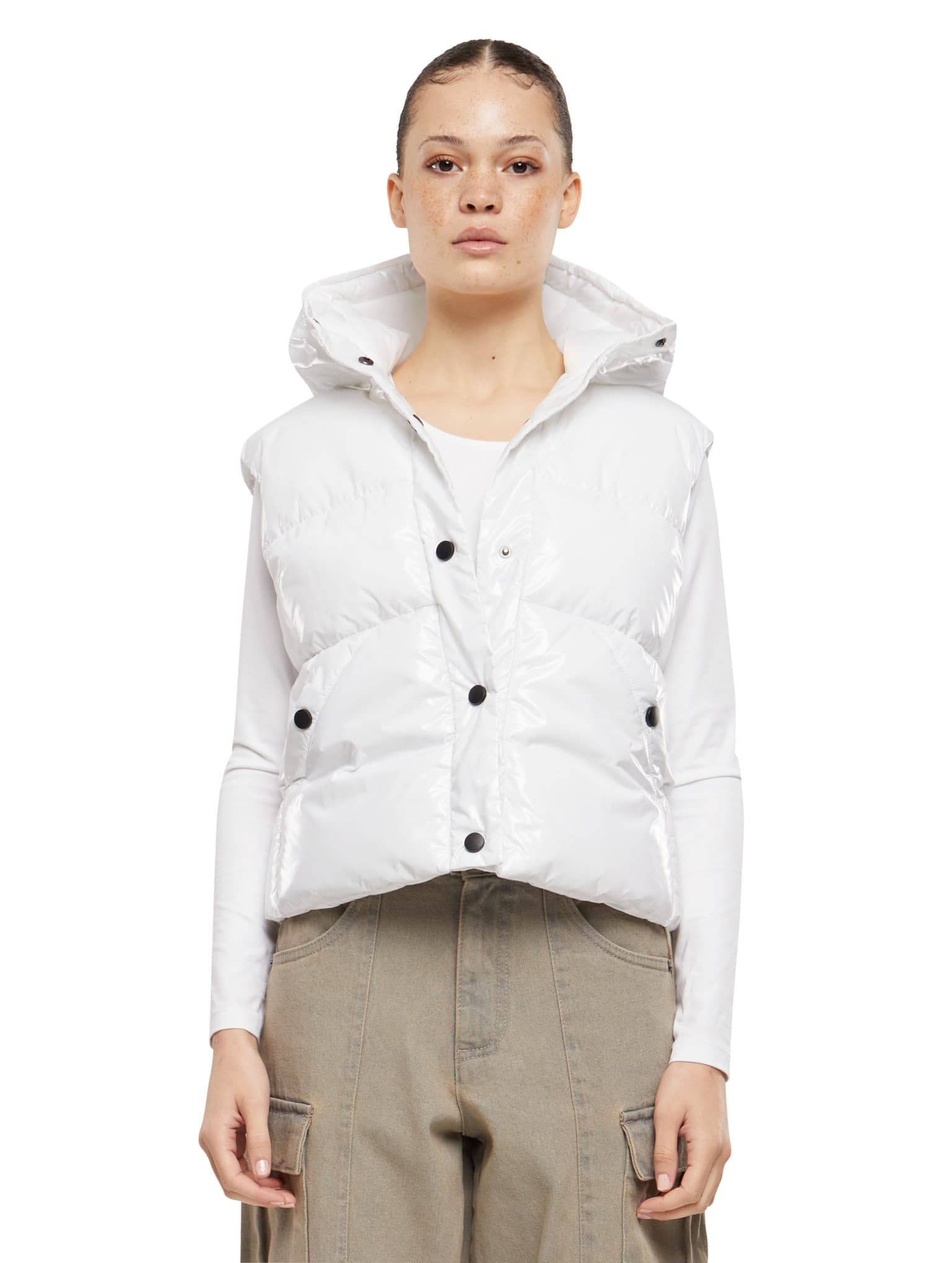 Urban Classics Ladies Essentials Shiny Puffer Vest with Hood – Bild 3