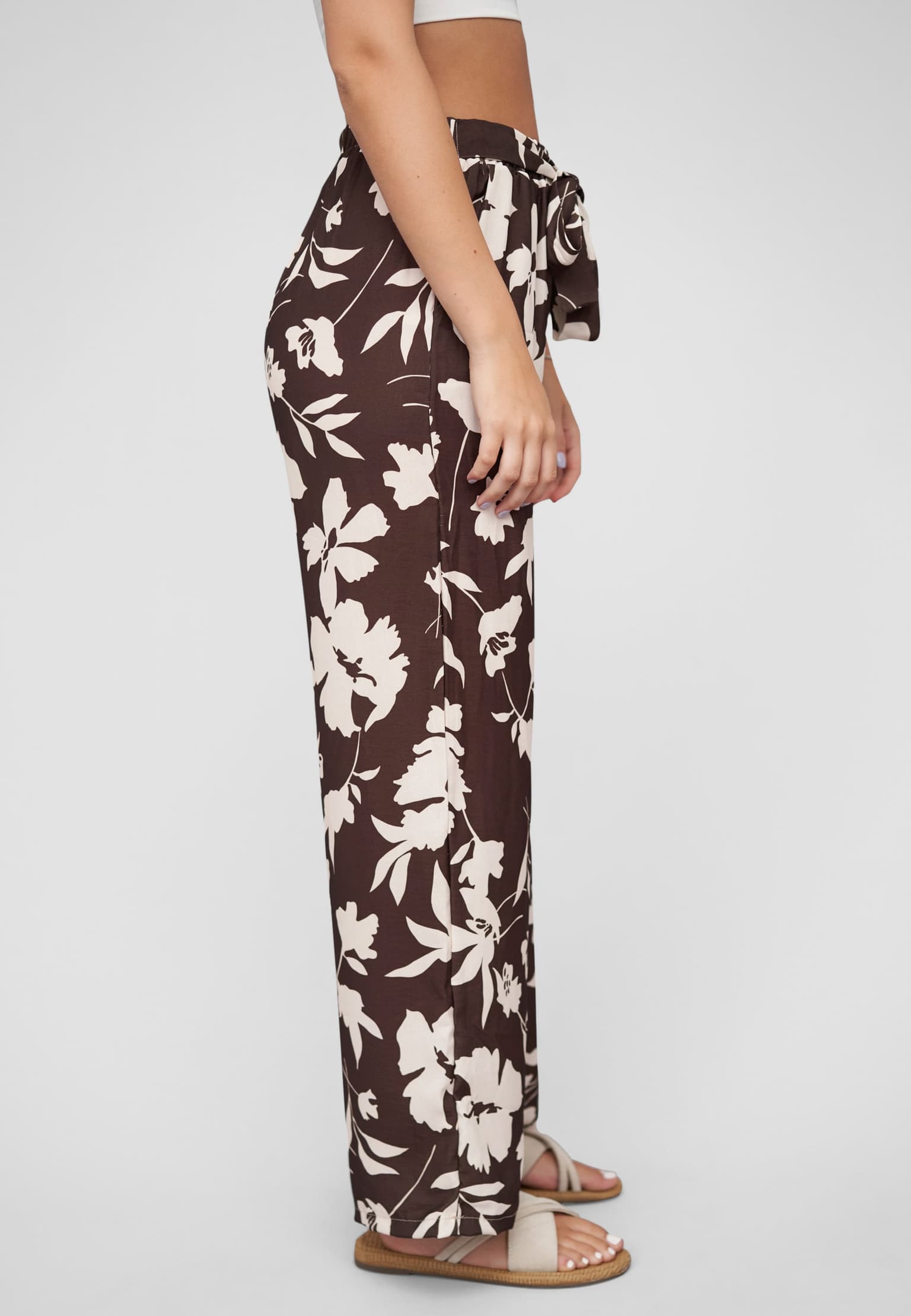 Cloud5ive Pants with tie belt and aop flower print – Bild 4