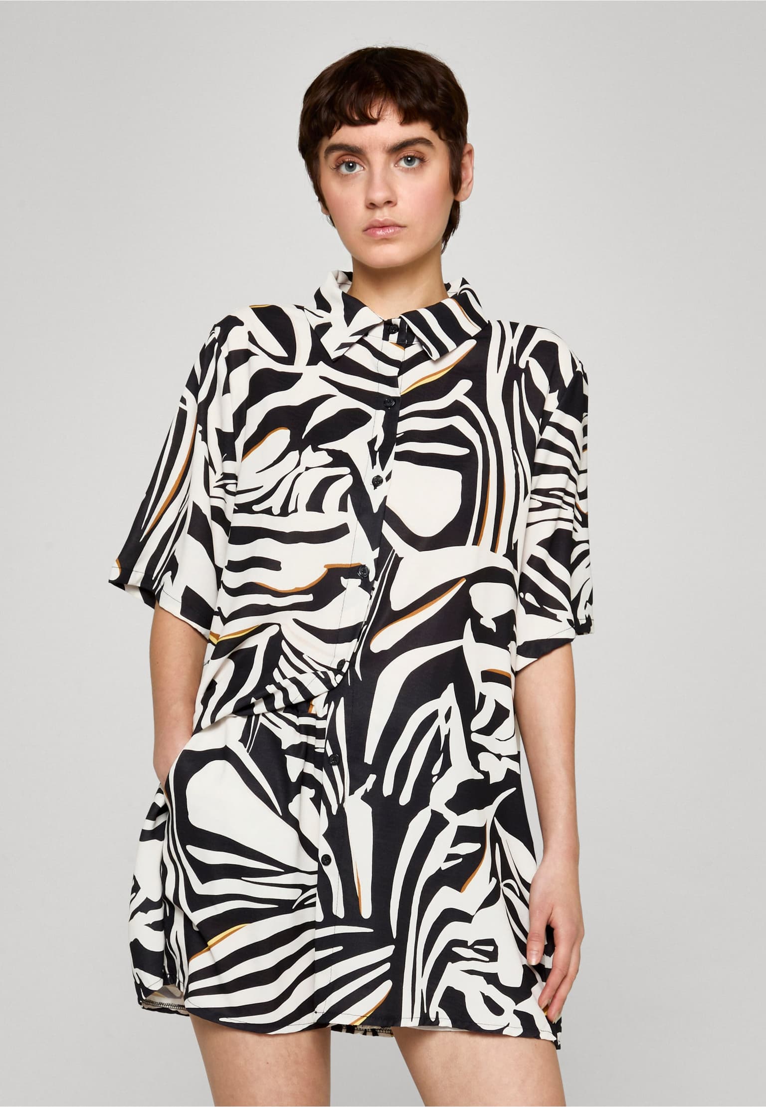 Cloud5ive Set Short and Blouse