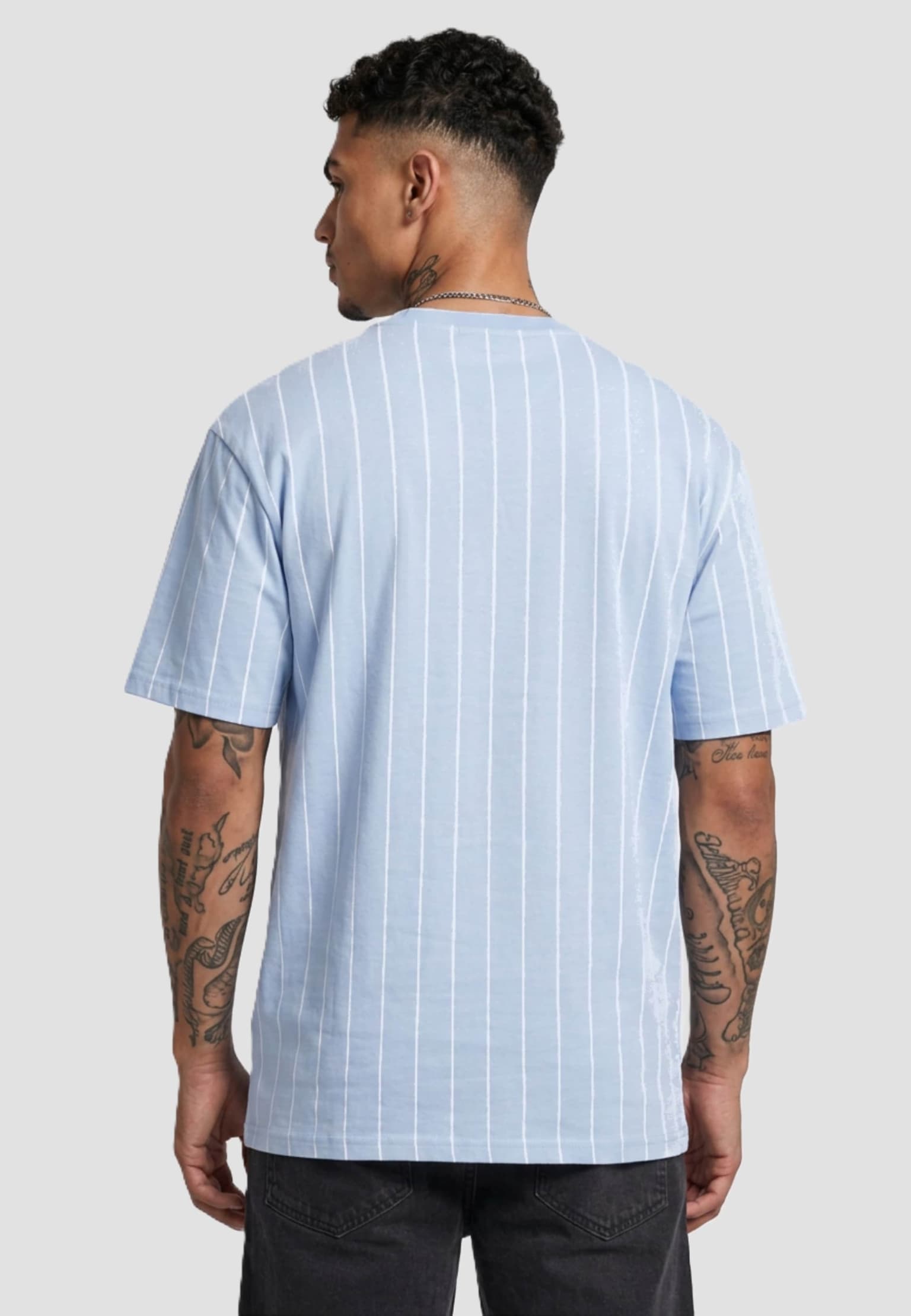Karl Kani Small Signature Essential Pinstripe Tee – Bild 2