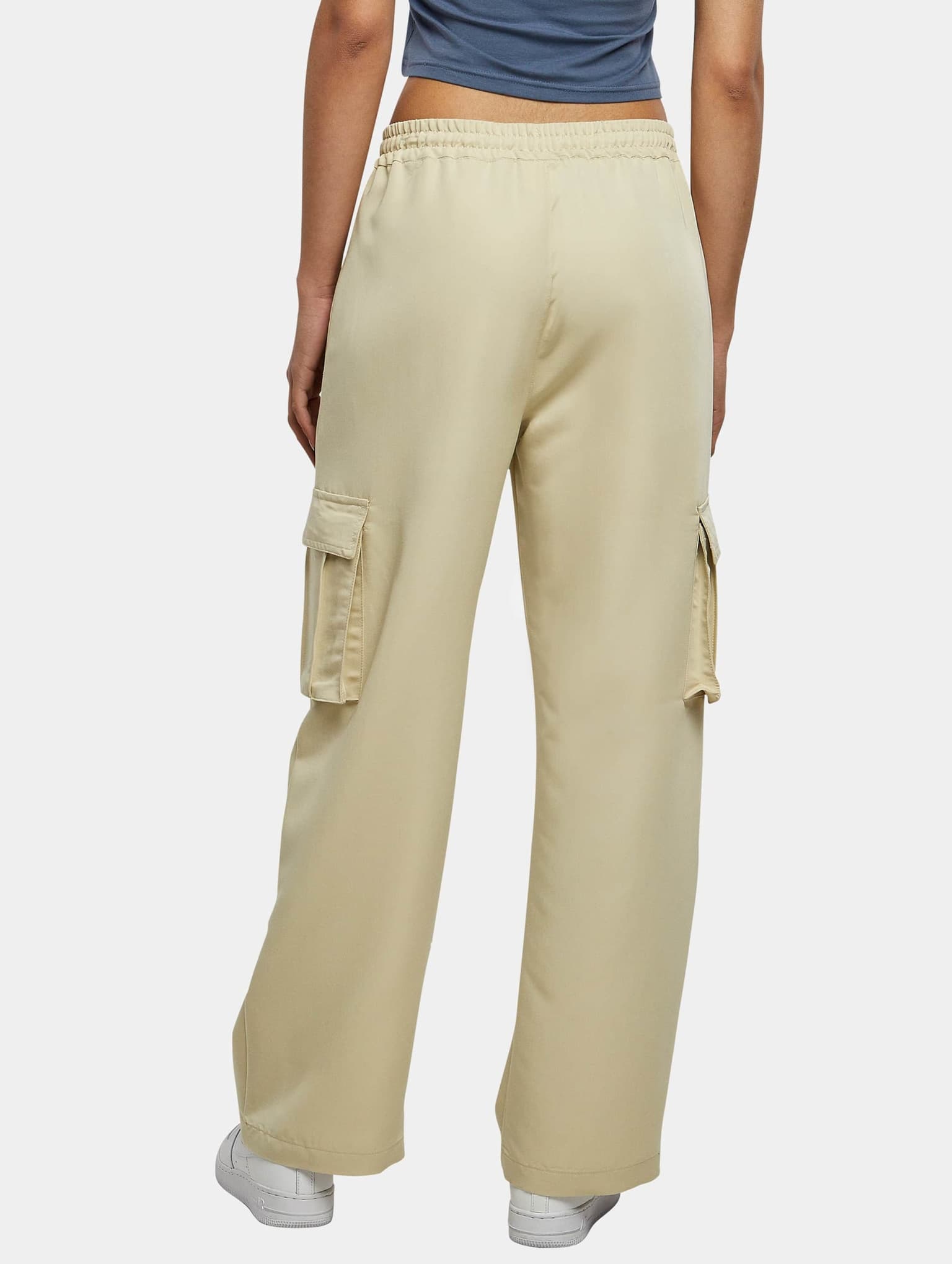 Urban Classics Ladies Vicose Straight Leg Cargo Pants – Bild 2