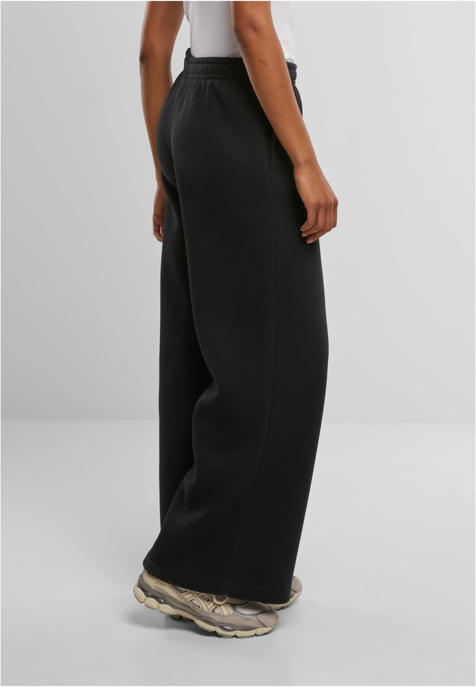 Urban Classics Ladies Fluffy Wideleg Trackpants – Bild 4