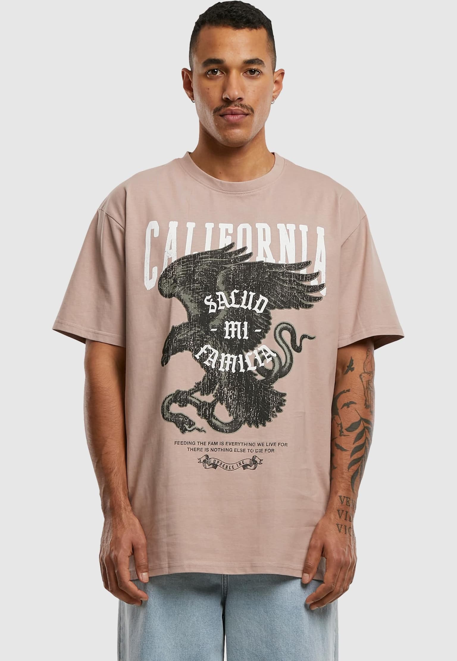 Mister Tee Upscale La Familia Oversize