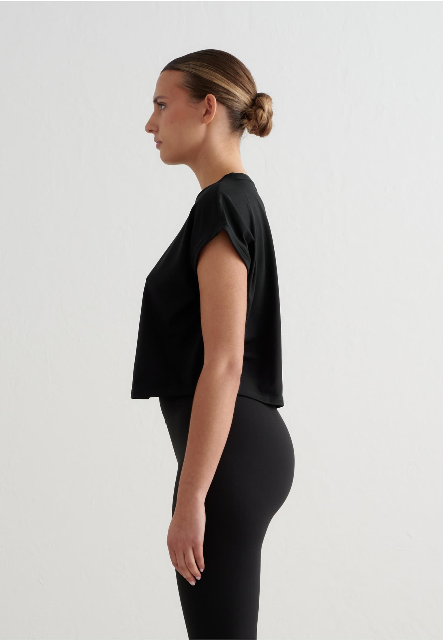 aimn Soft Basic Roll Sleeve Top – Bild 3