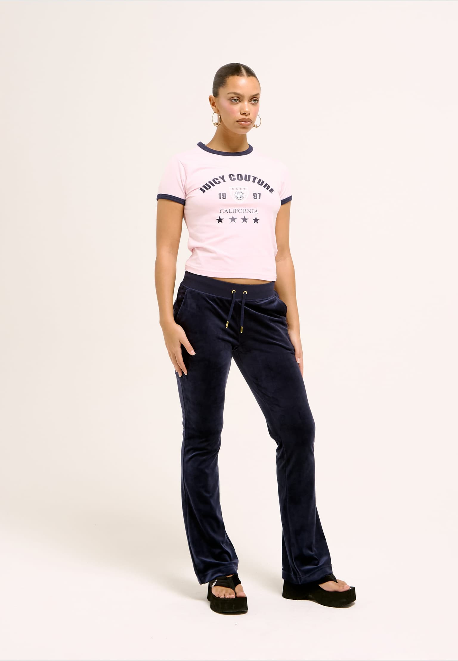 Juicy Couture THE ARCHED FOOTBALL RINGER T-SHIRT – Bild 4