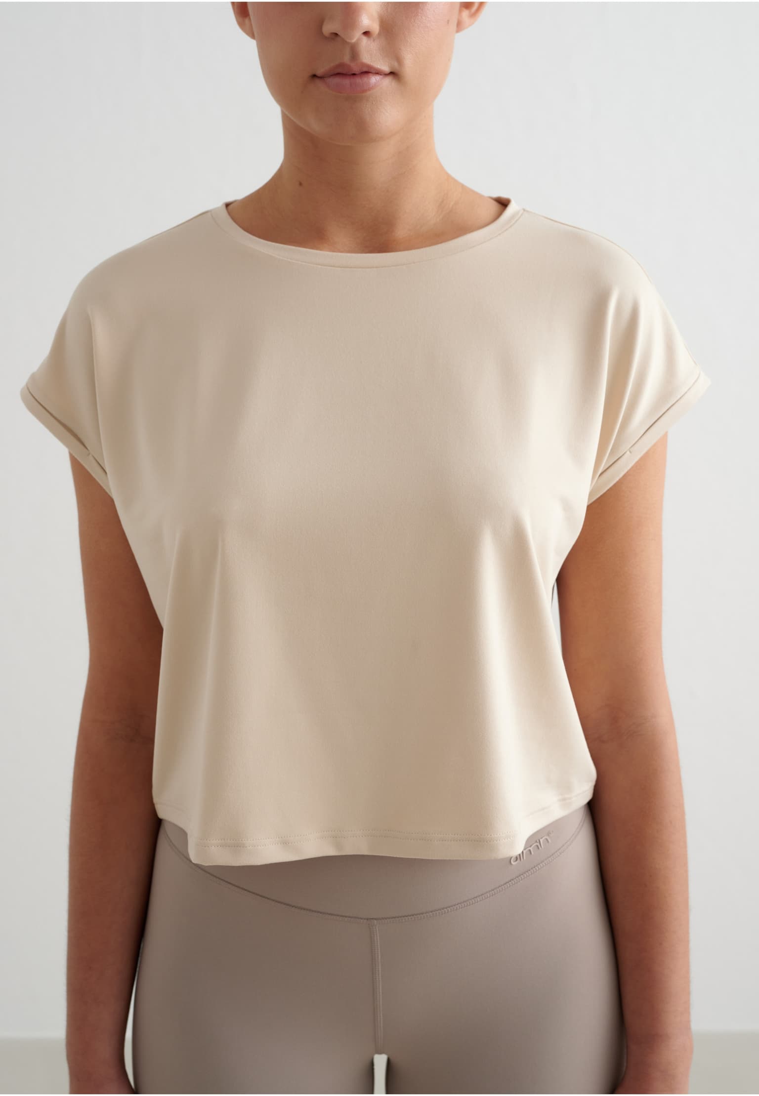 aimn Soft Basic Roll Sleeve Top – Bild 4