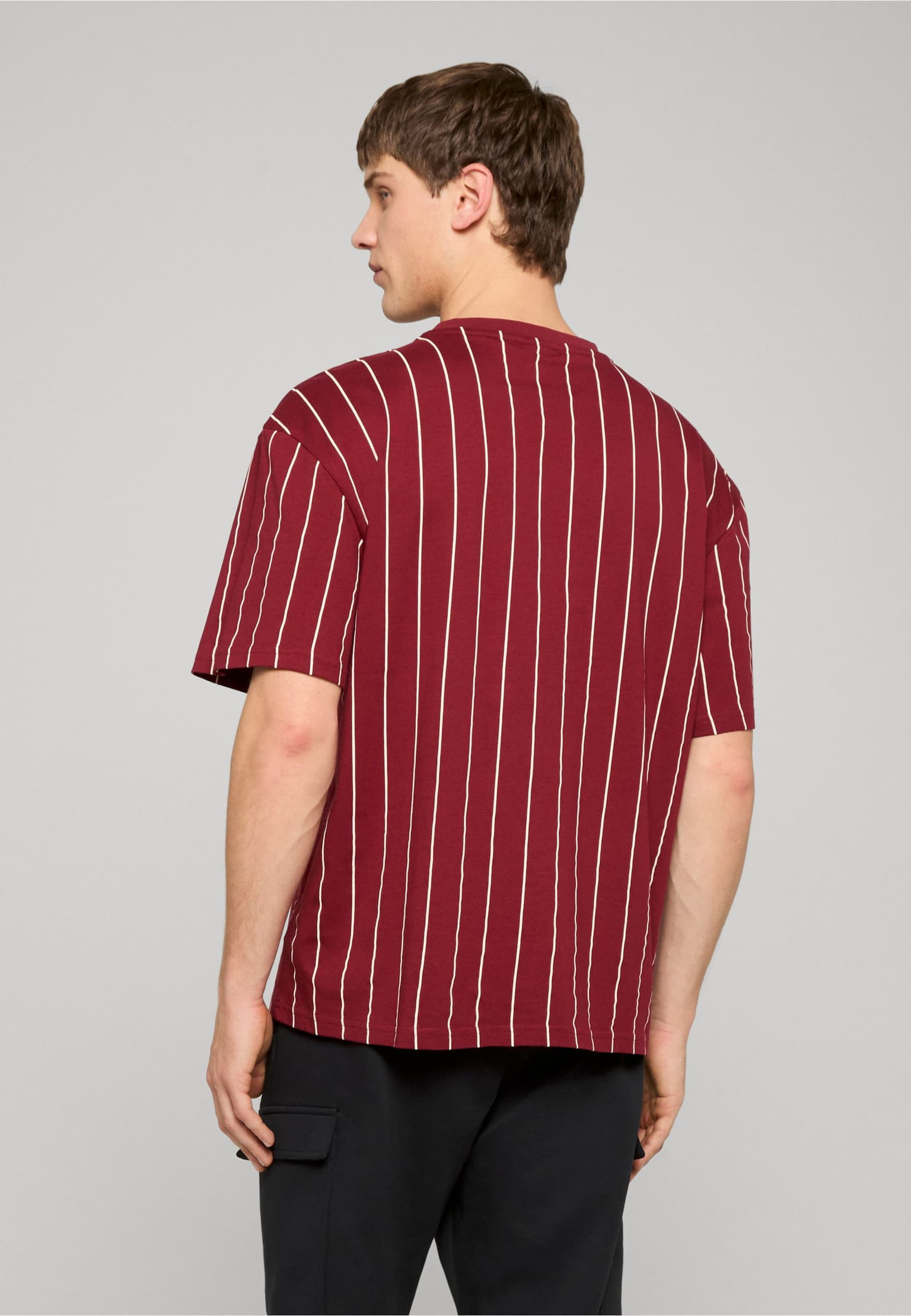 Karl Kani Cursive Varsity Pinstripe T-Shirt – Bild 2