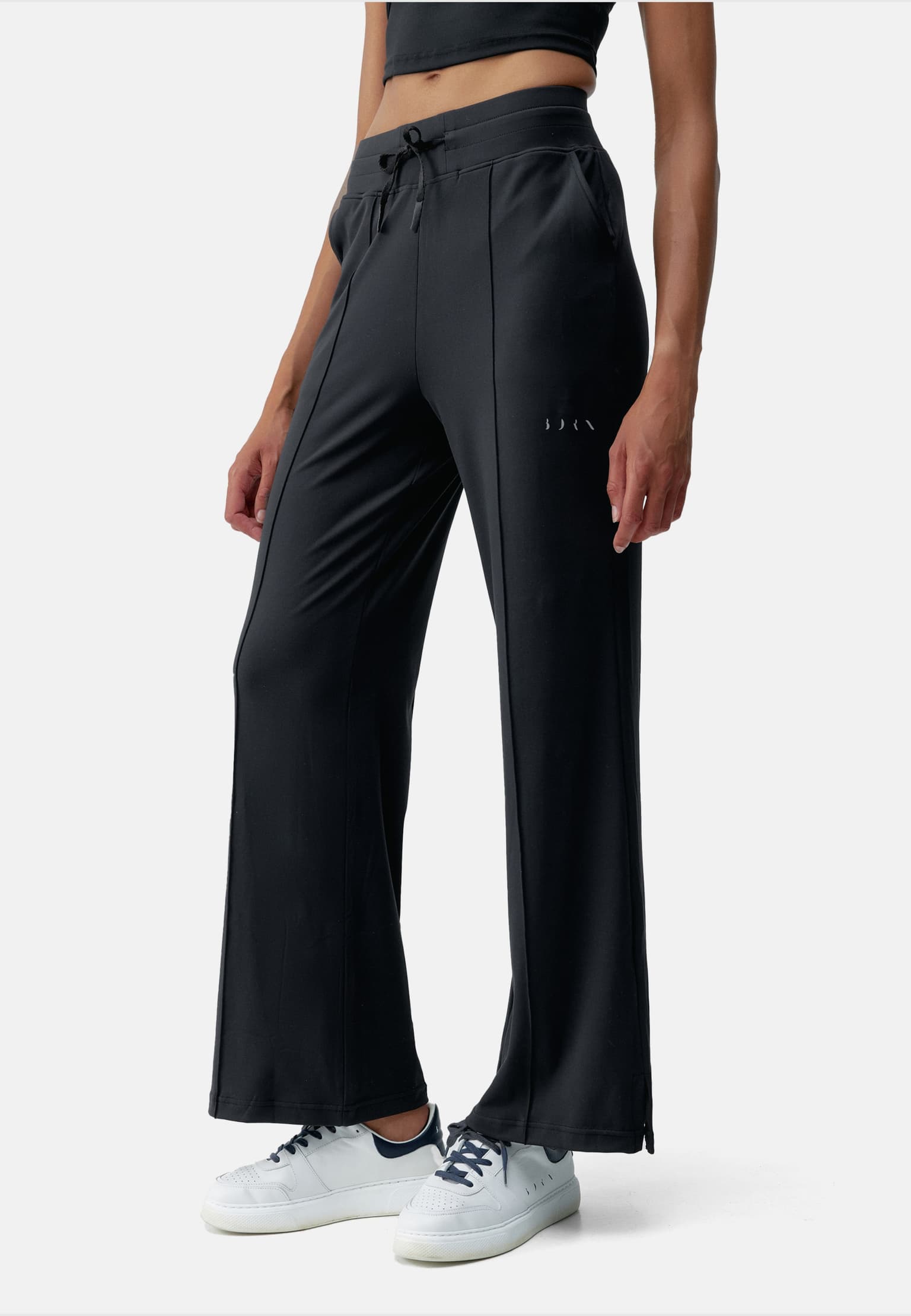 Born Pant Leila