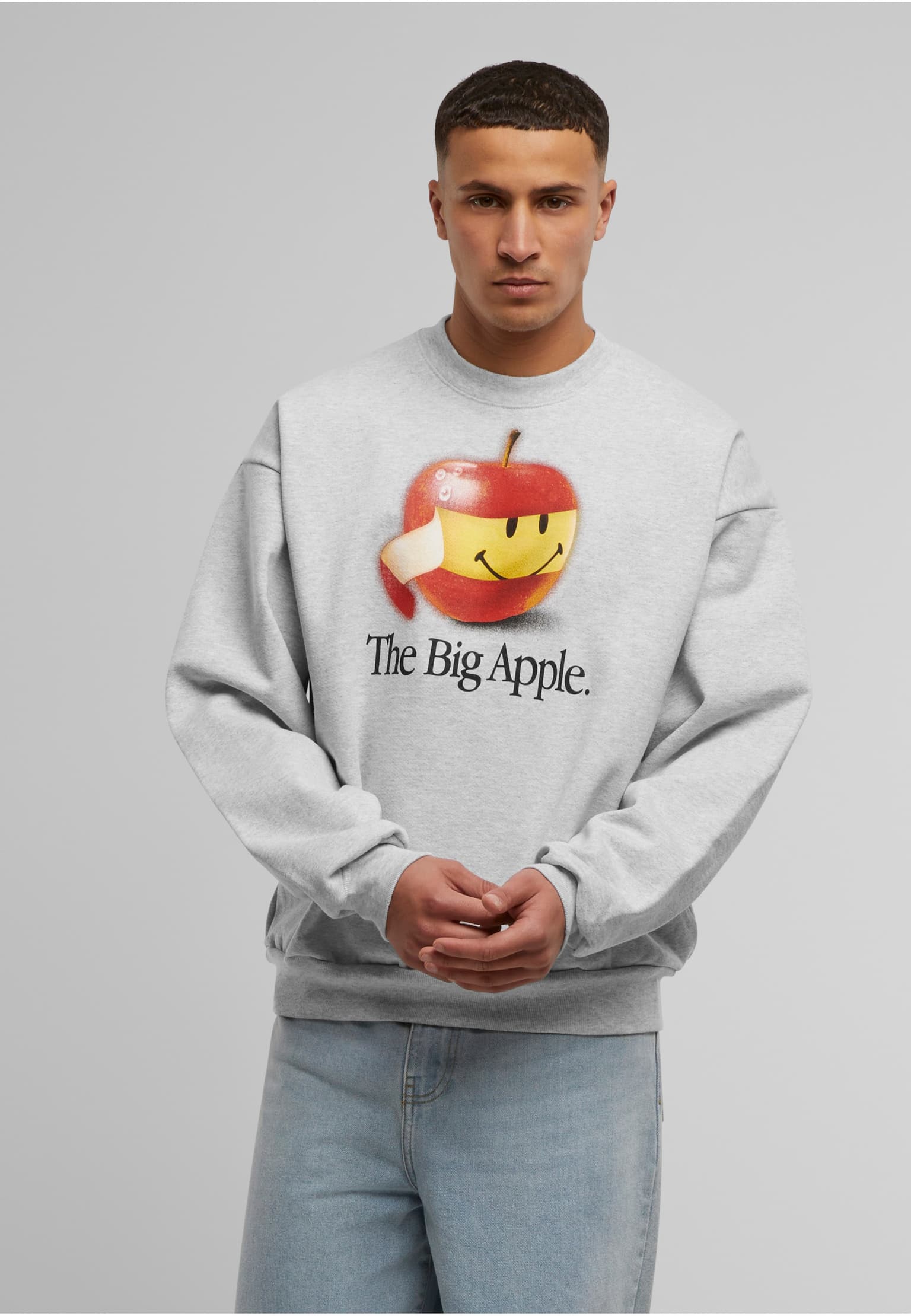 Market Studios SMILEY BIG APPLE CREWNECK