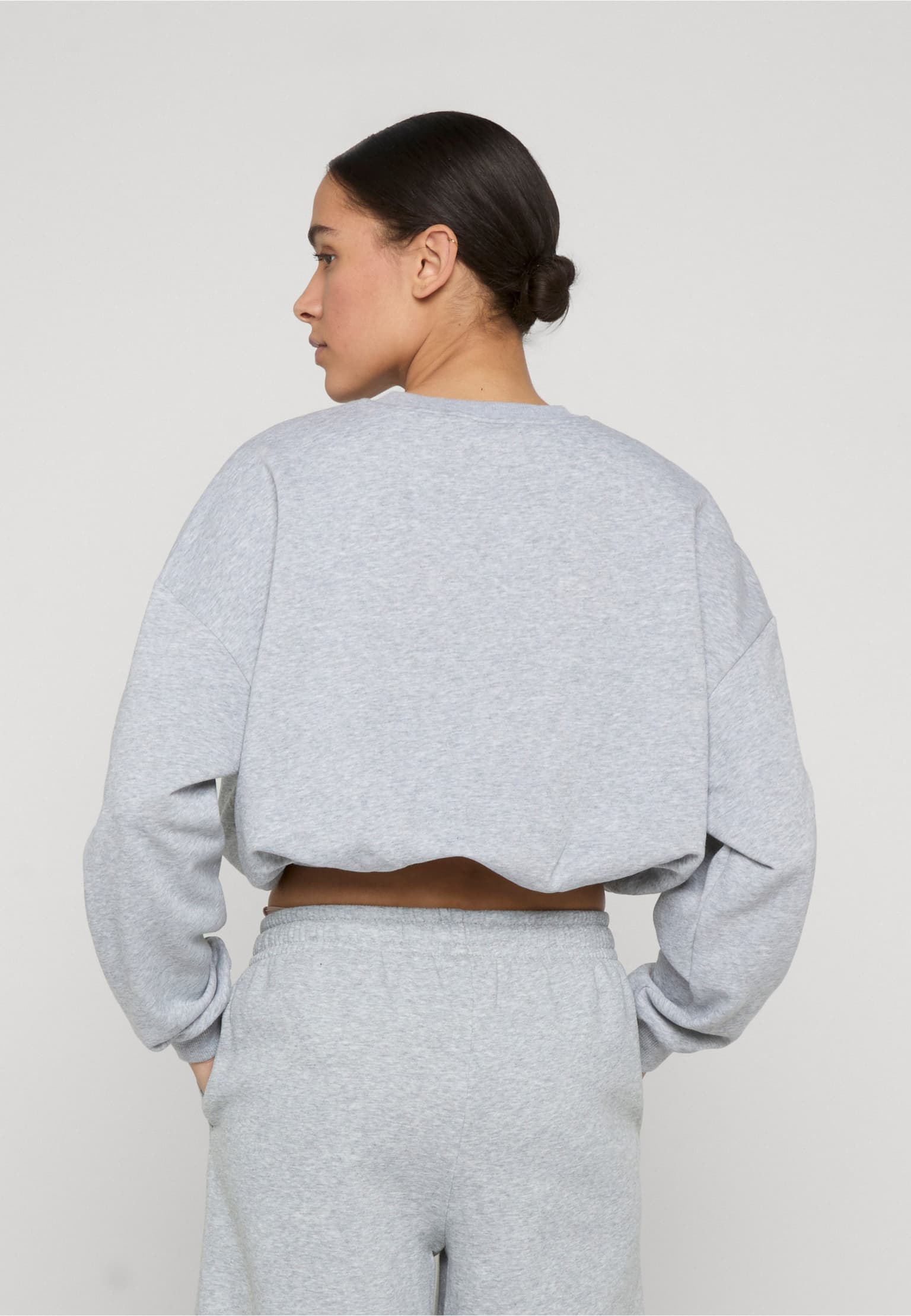 Urban Classics Ladies Cropped Gathered Sweatshirt – Bild 2