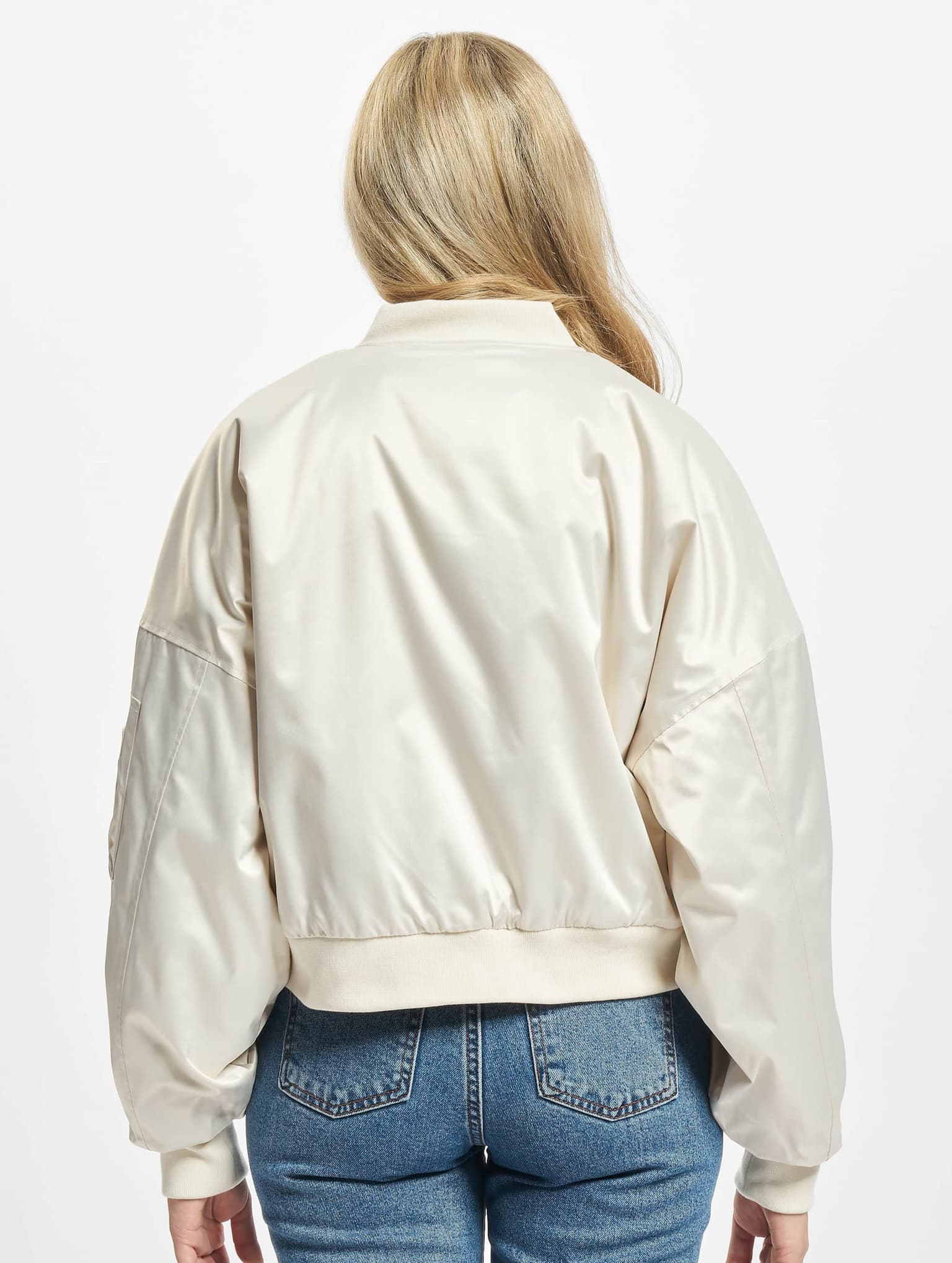 Urban Classics Ladies Short Oversized Satin Bomber Jacket – Bild 2