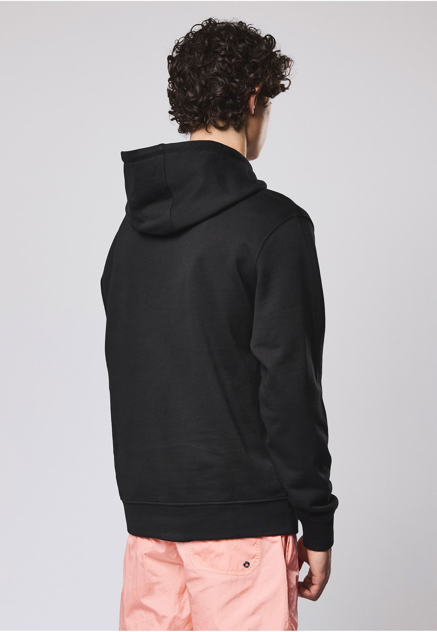 Weekend Offender RIBBE BADGE HOODIE – Bild 2
