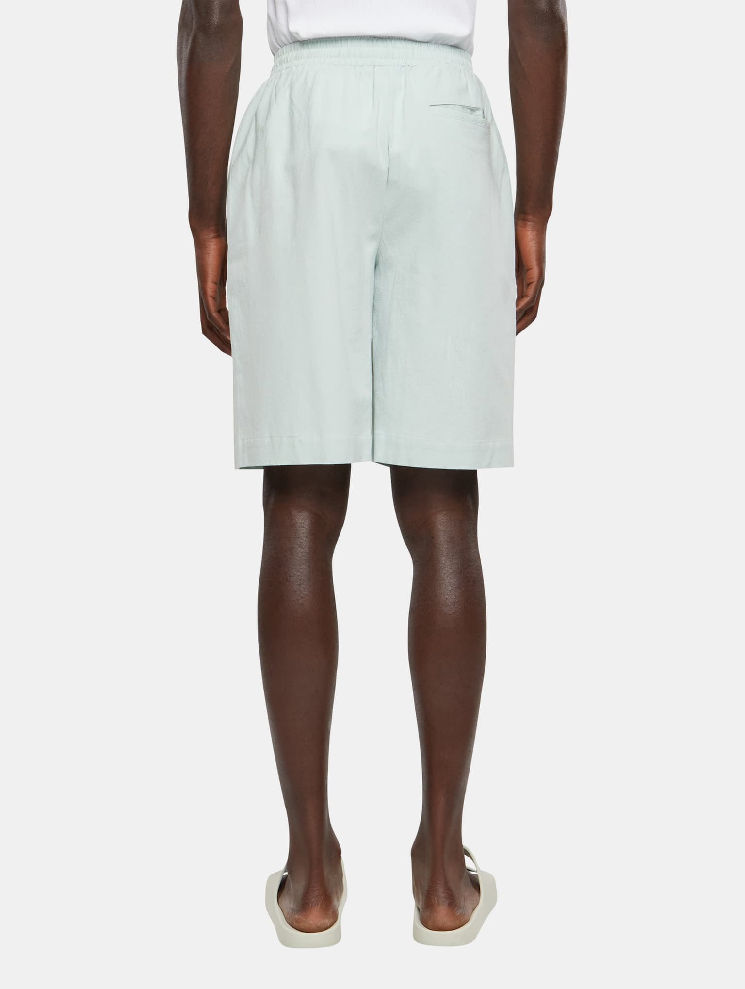 Urban Classics Wide Crepe Short – Bild 2
