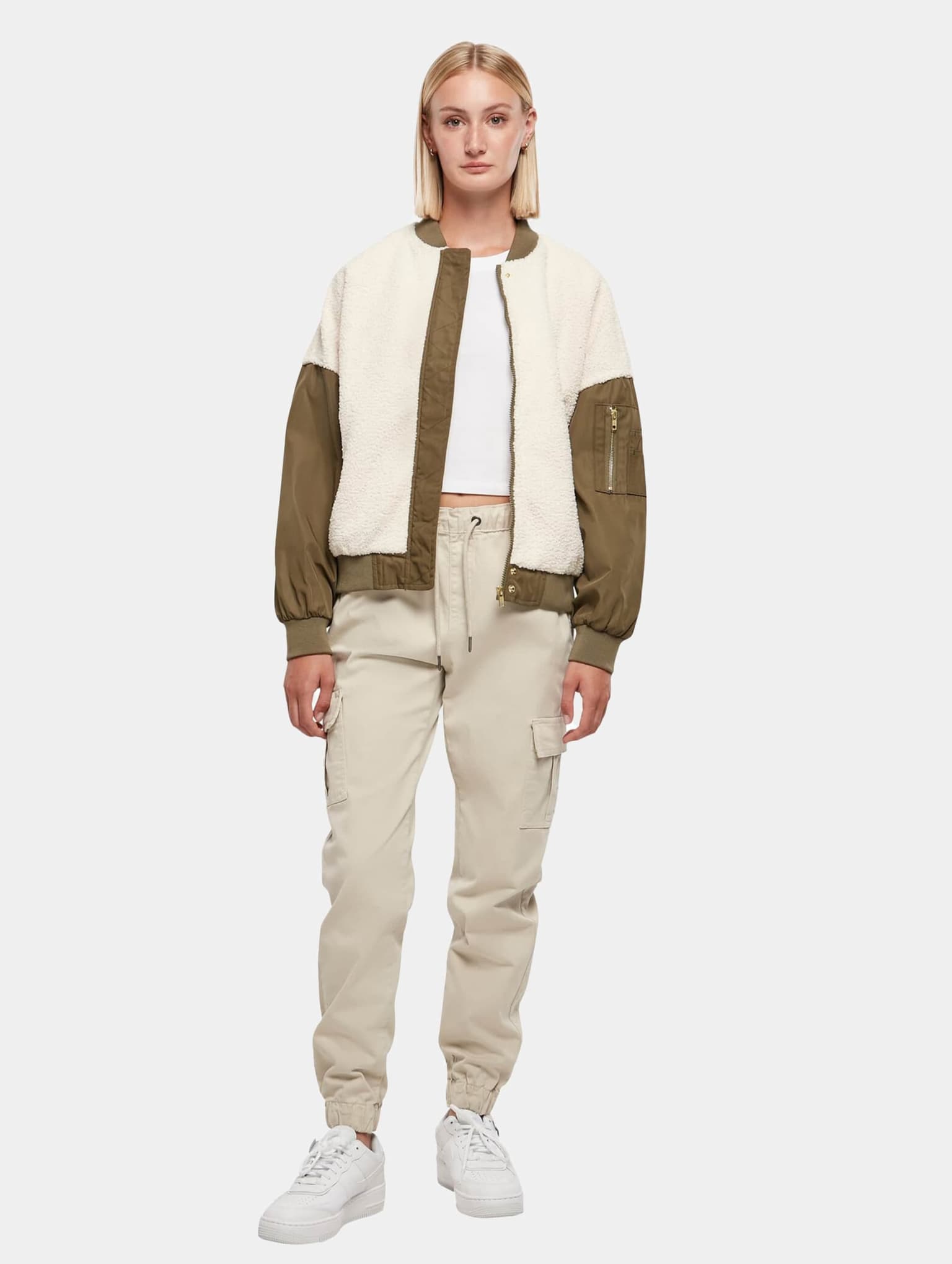 Urban Classics Ladies Oversized Sherpa Mixed Bomber Jacket – Bild 4