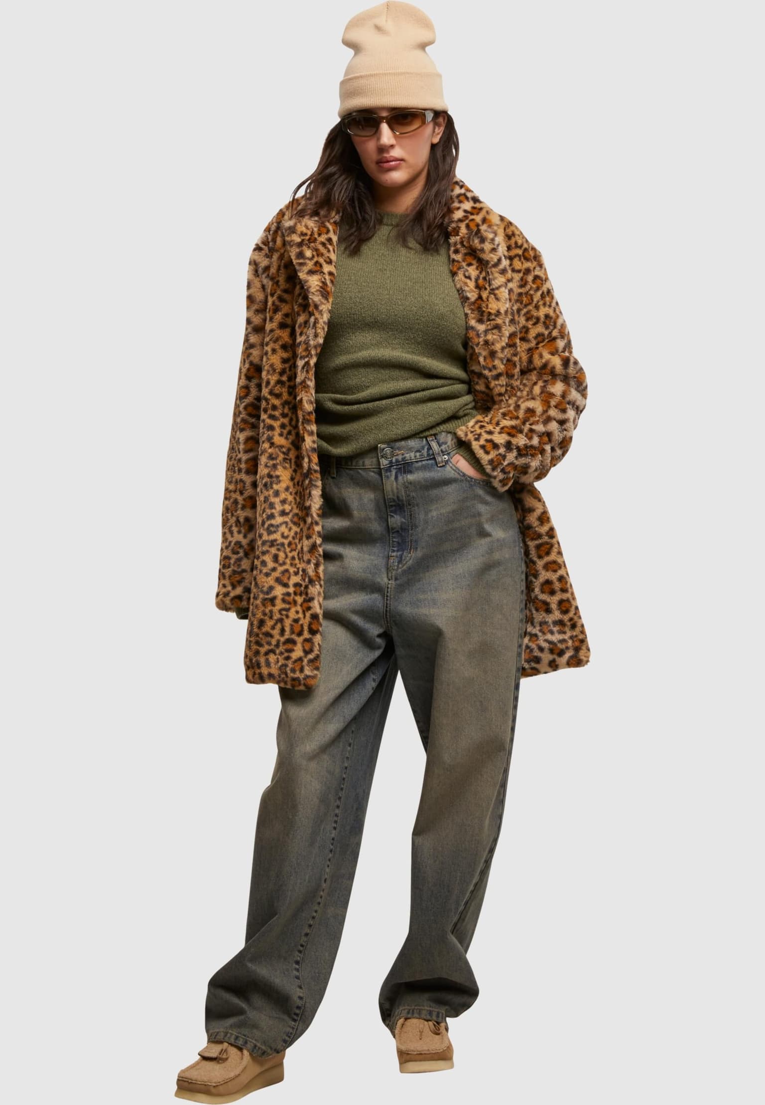 Urban Classics Ladies Oversized Faux Fur Leo Coat – Bild 4