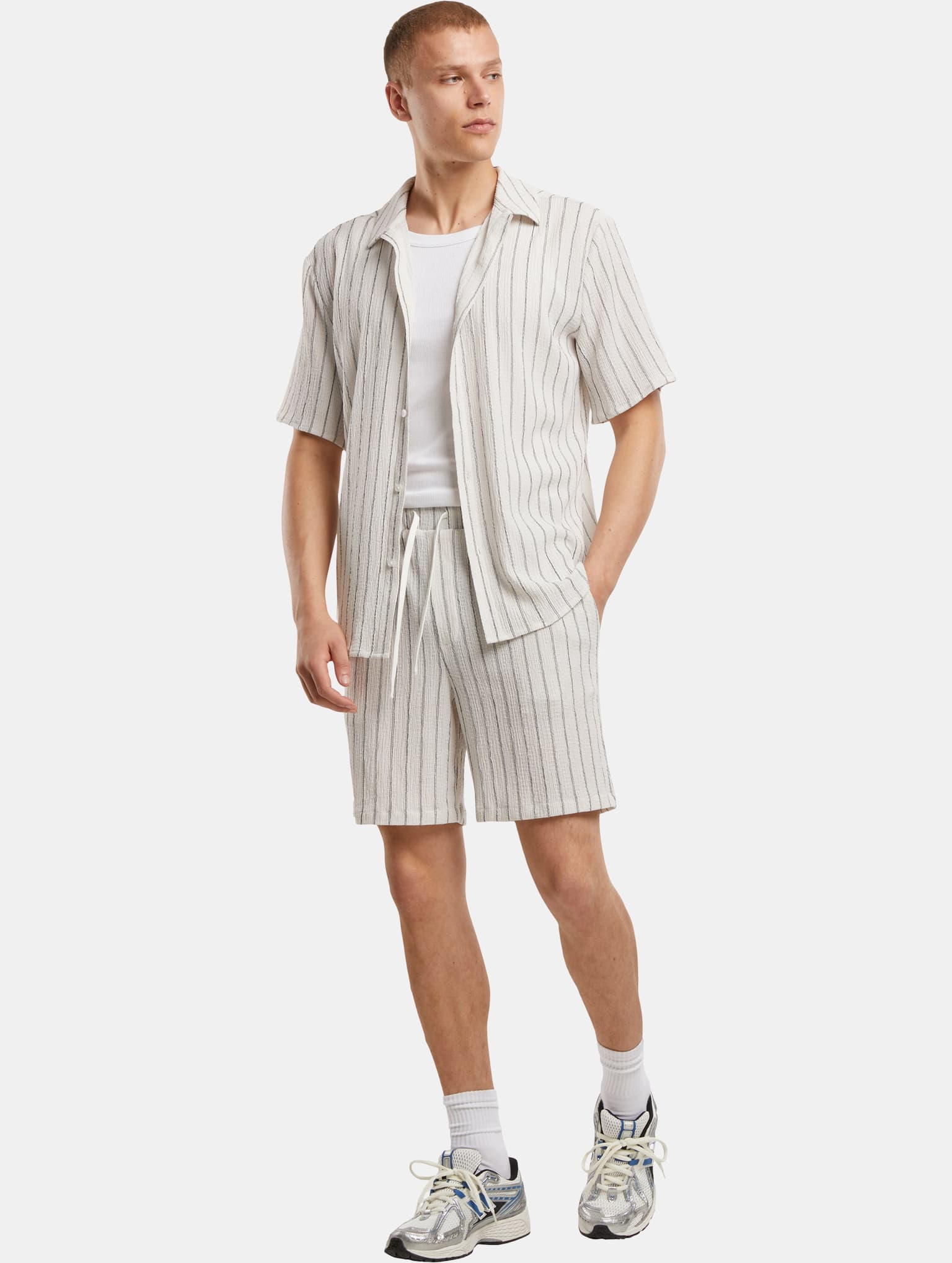 Urban Classics Striped Crinkle Resort Short – Bild 4