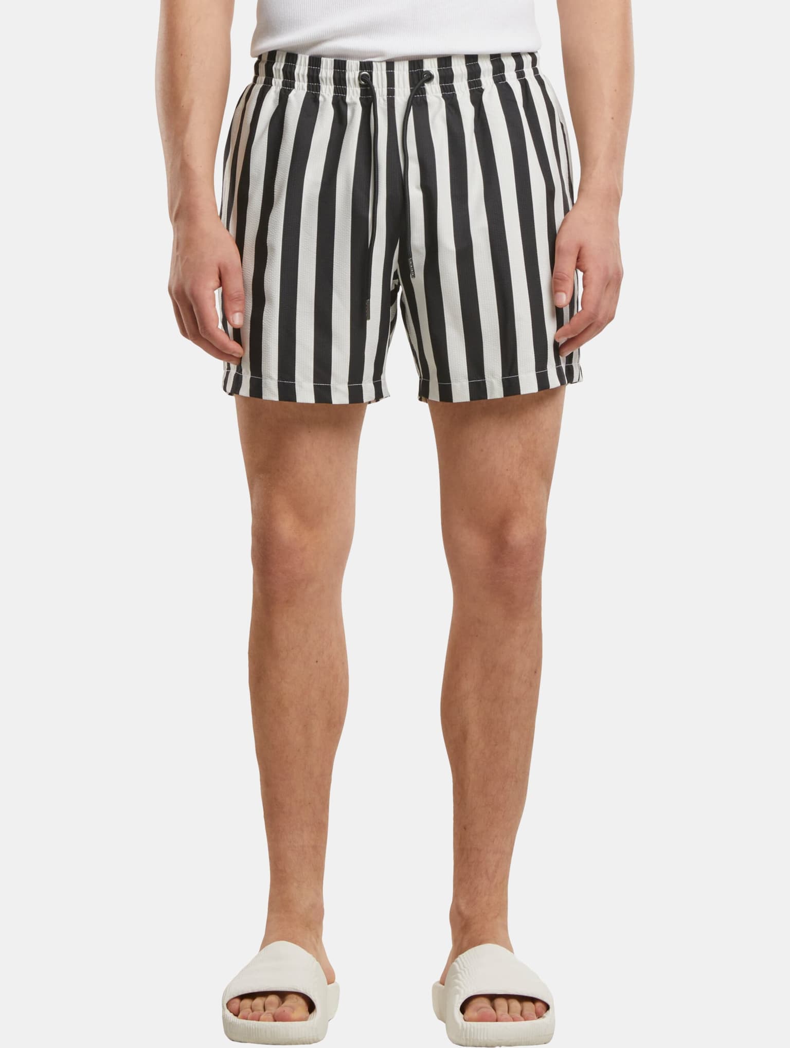 Urban Classics Striped Seersucker Swim Short – Bild 3