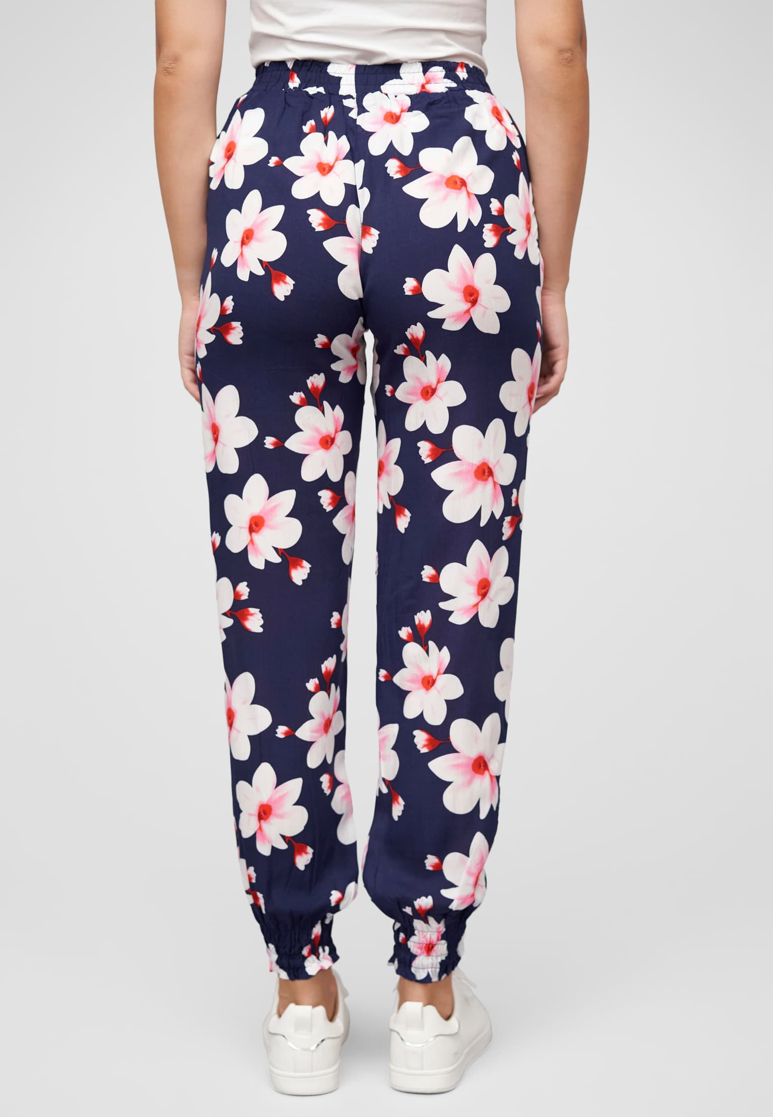 Cloud5ive Viskose Hose mit Bündchen 2-Pockets & Big Flowers – Bild 2