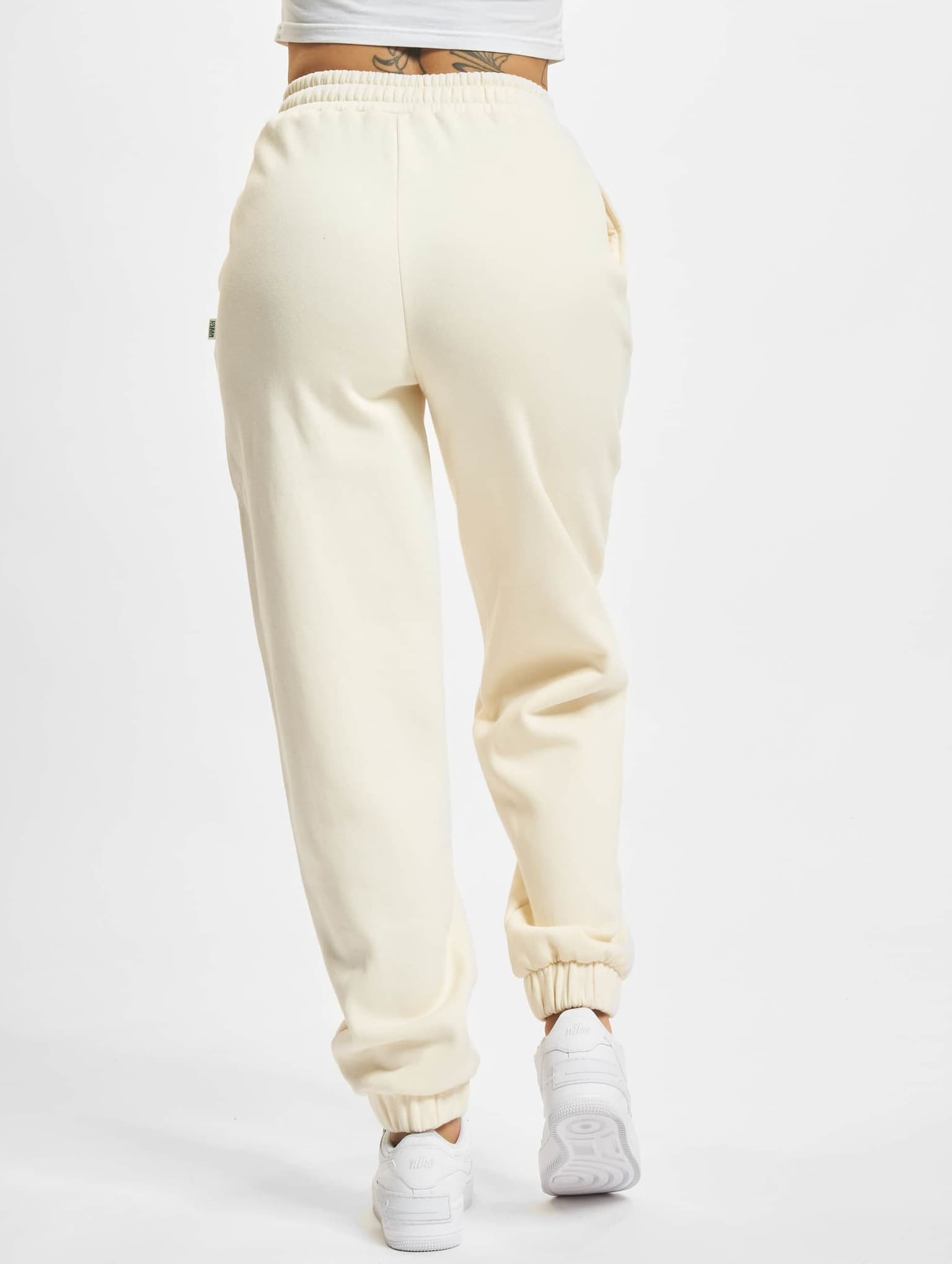 Urban Classics Ladies Essentials High Waist Ballon Sweat Pants – Bild 2