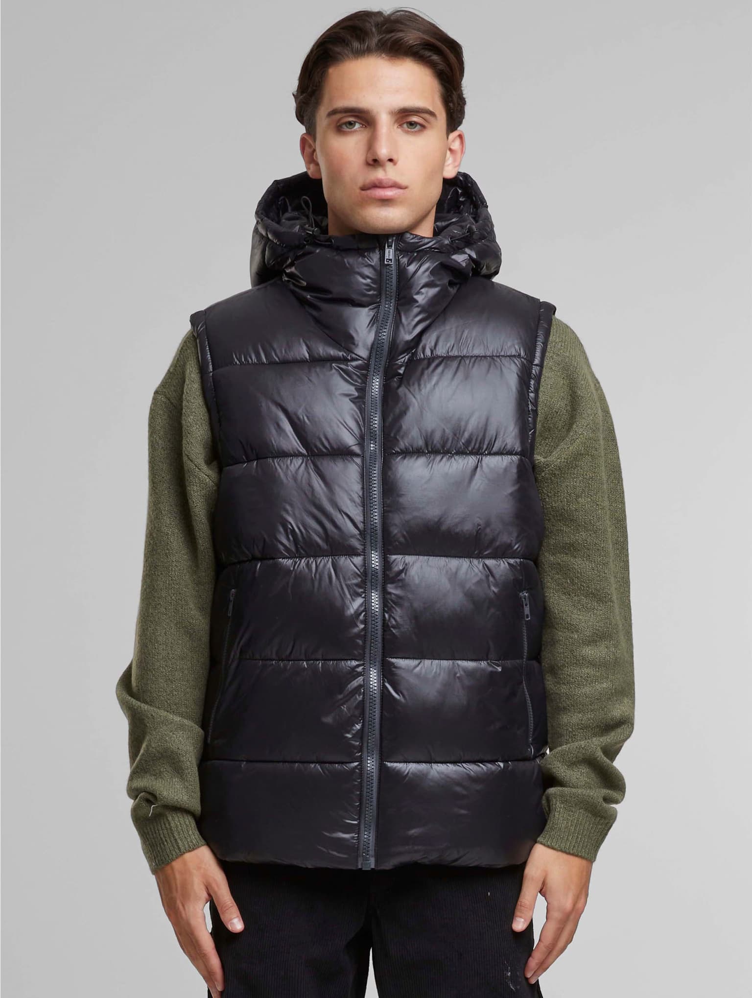 Urban Classics Essentials Hooded Puffer Vest – Bild 3
